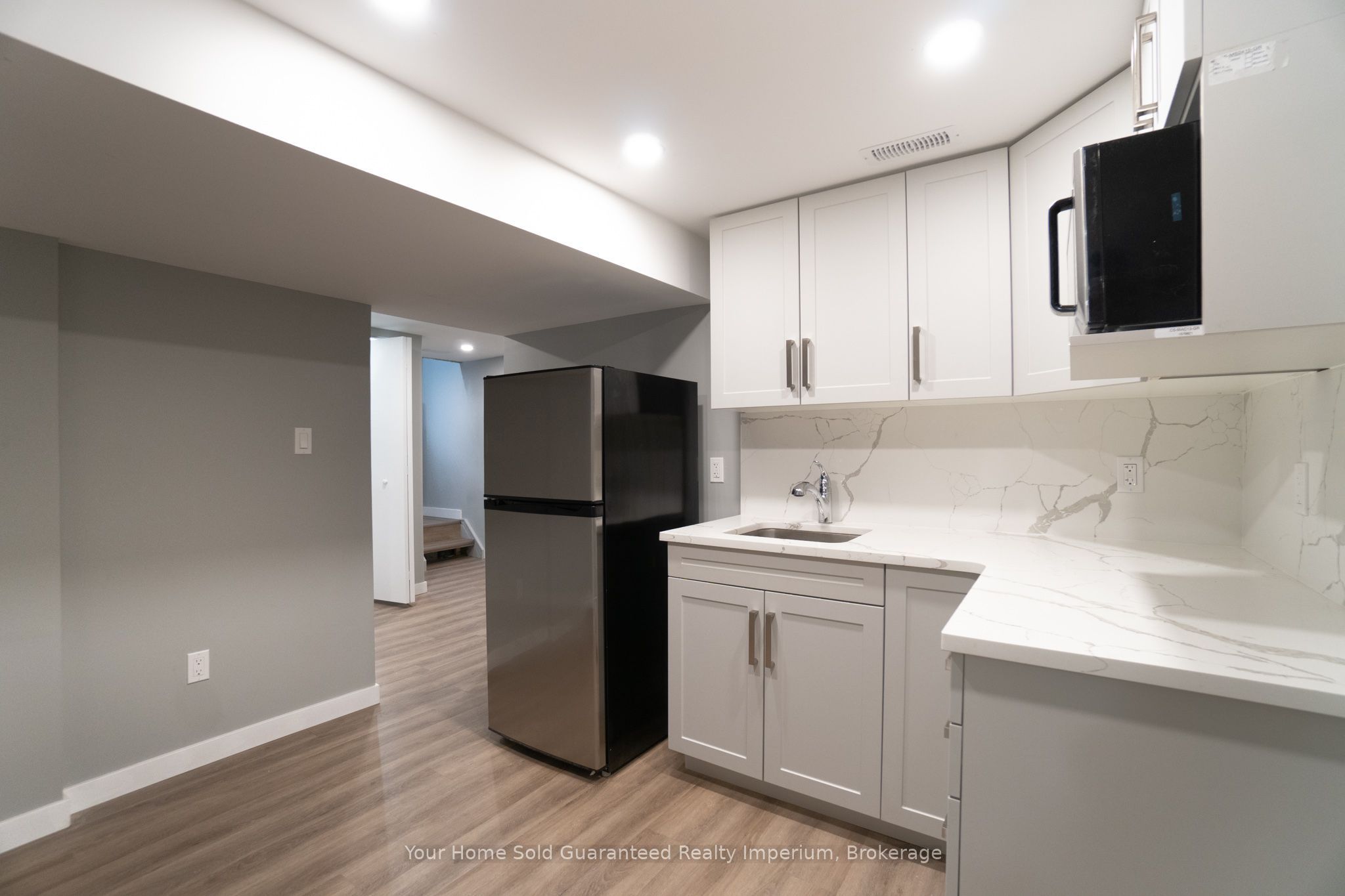 1420 University Avenue W Property Photo 21