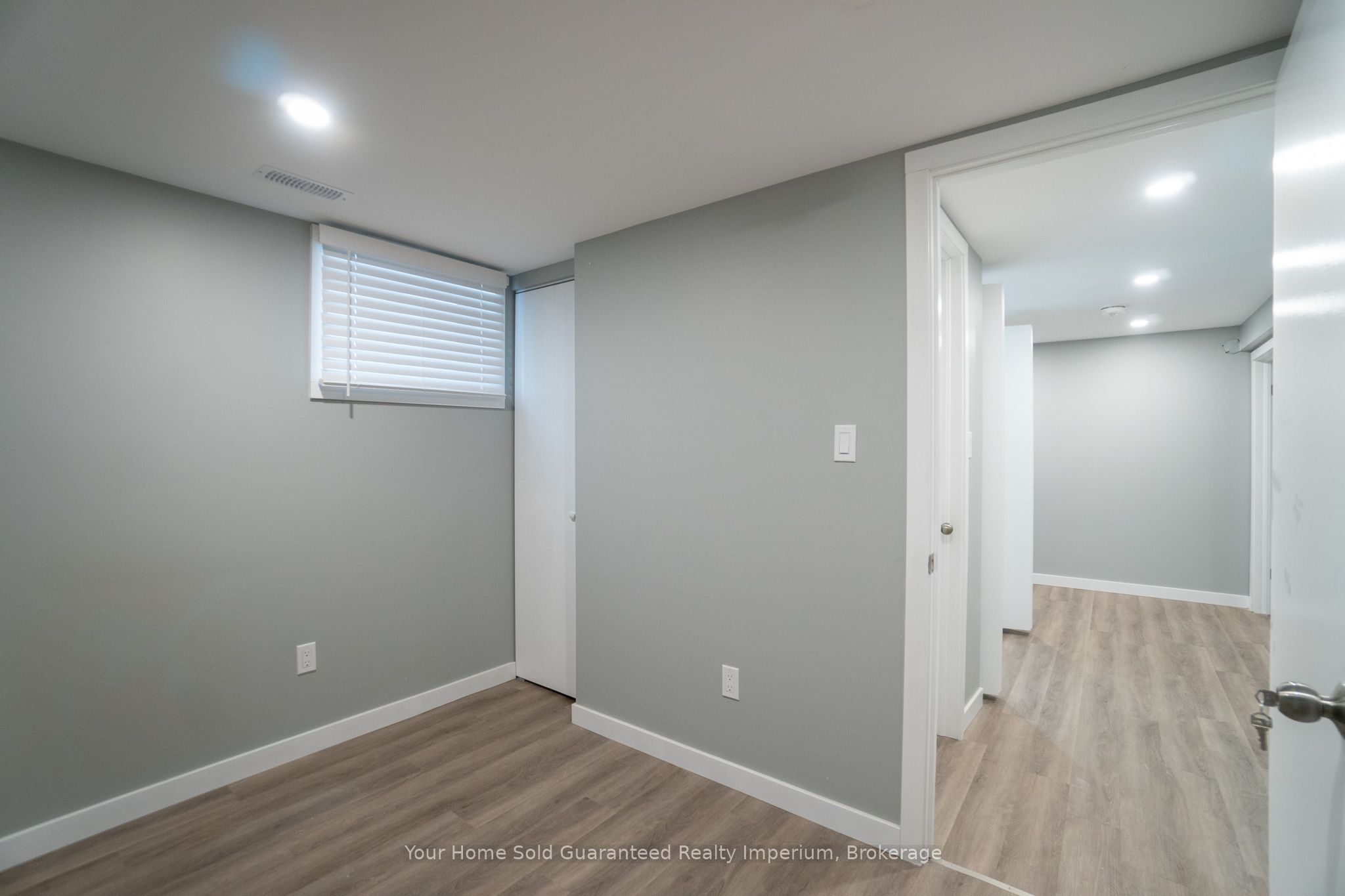 1420 University Avenue W Property Photo 24