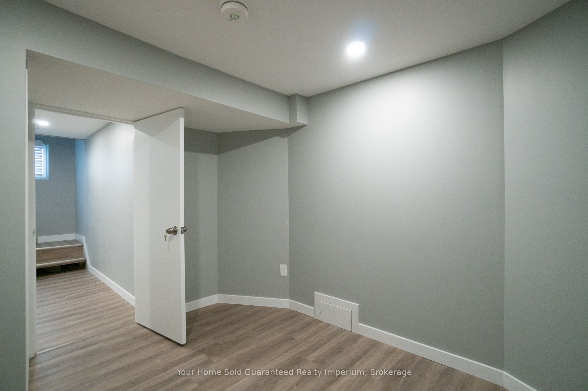1420 University Avenue W Property Photo 25