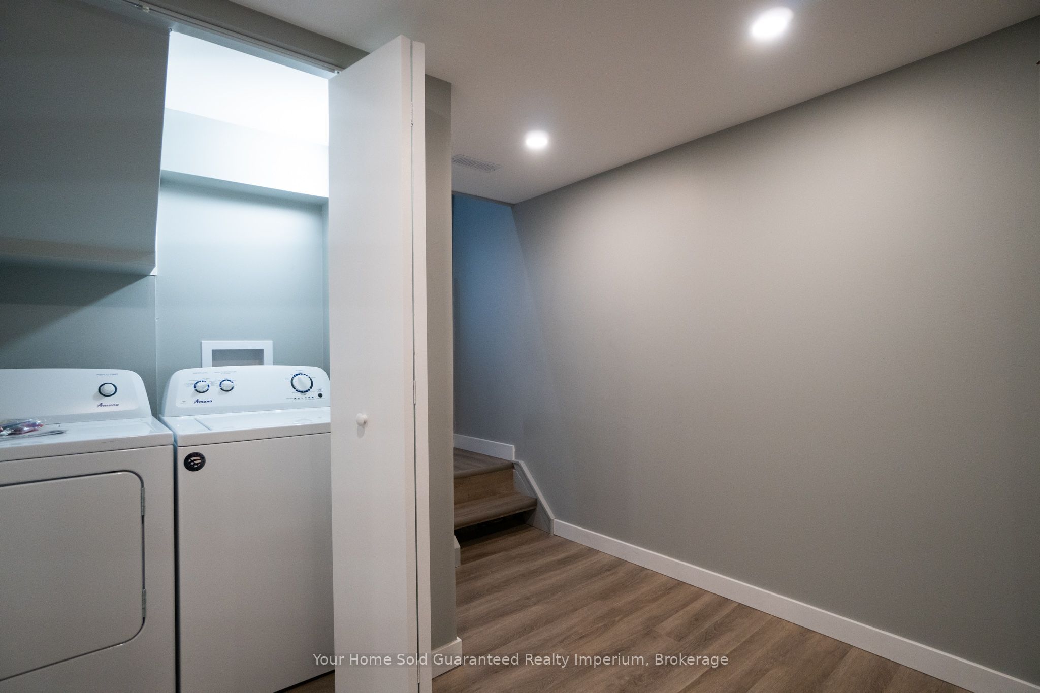 1420 University Avenue W Property Photo 27