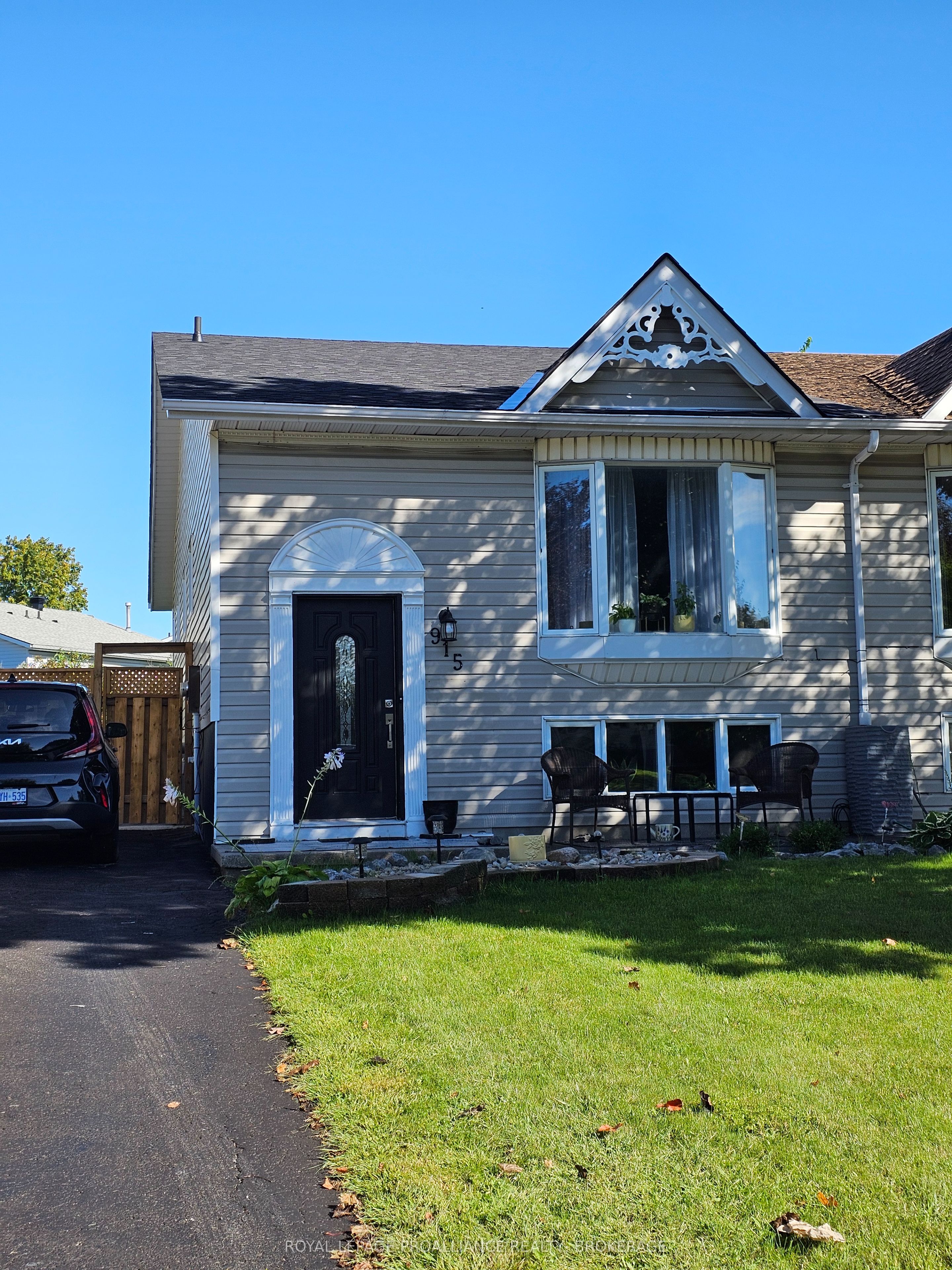 915 Warburton Crescent Property Photo 3