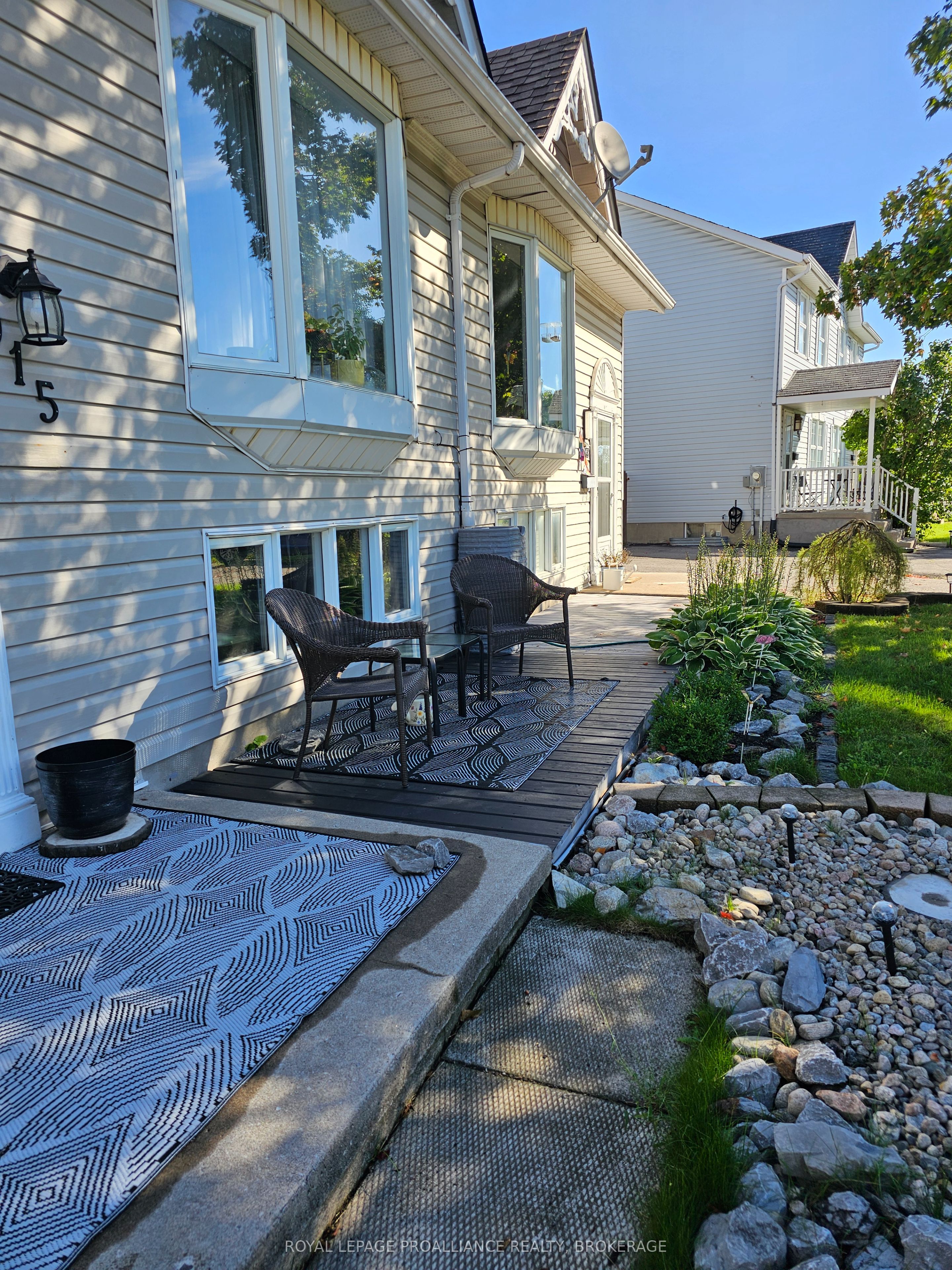 915 Warburton Crescent Property Photo 4
