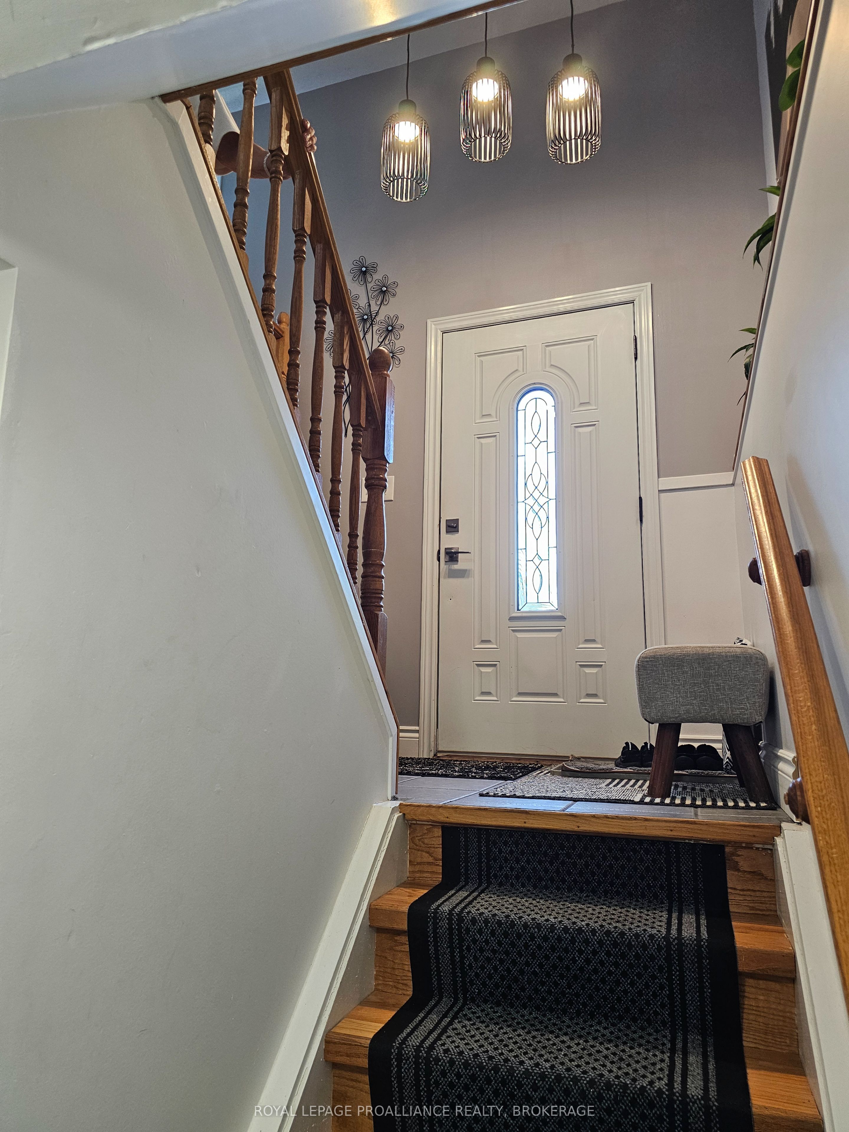 915 Warburton Crescent Property Photo 8