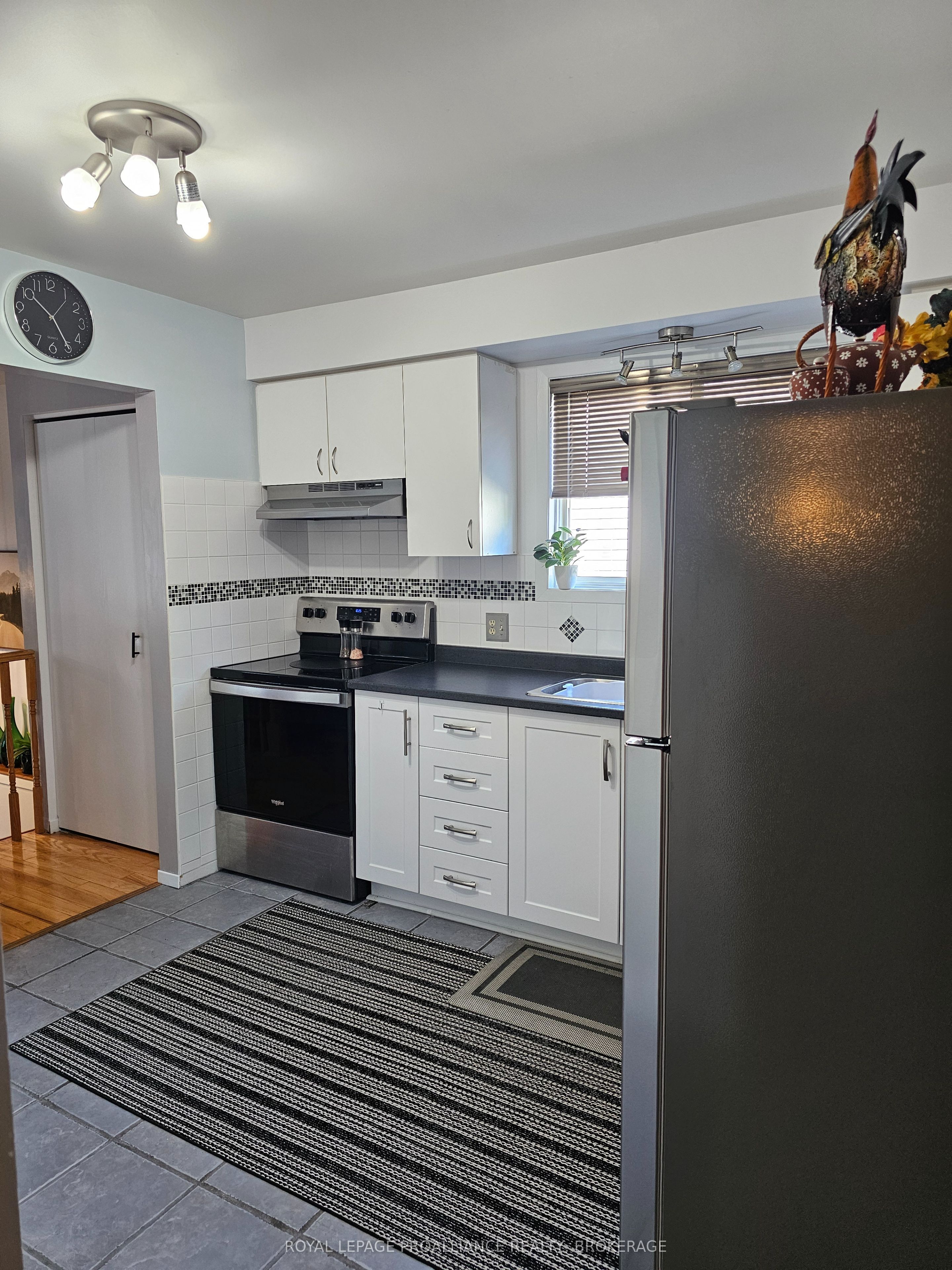 915 Warburton Crescent Property Photo 11