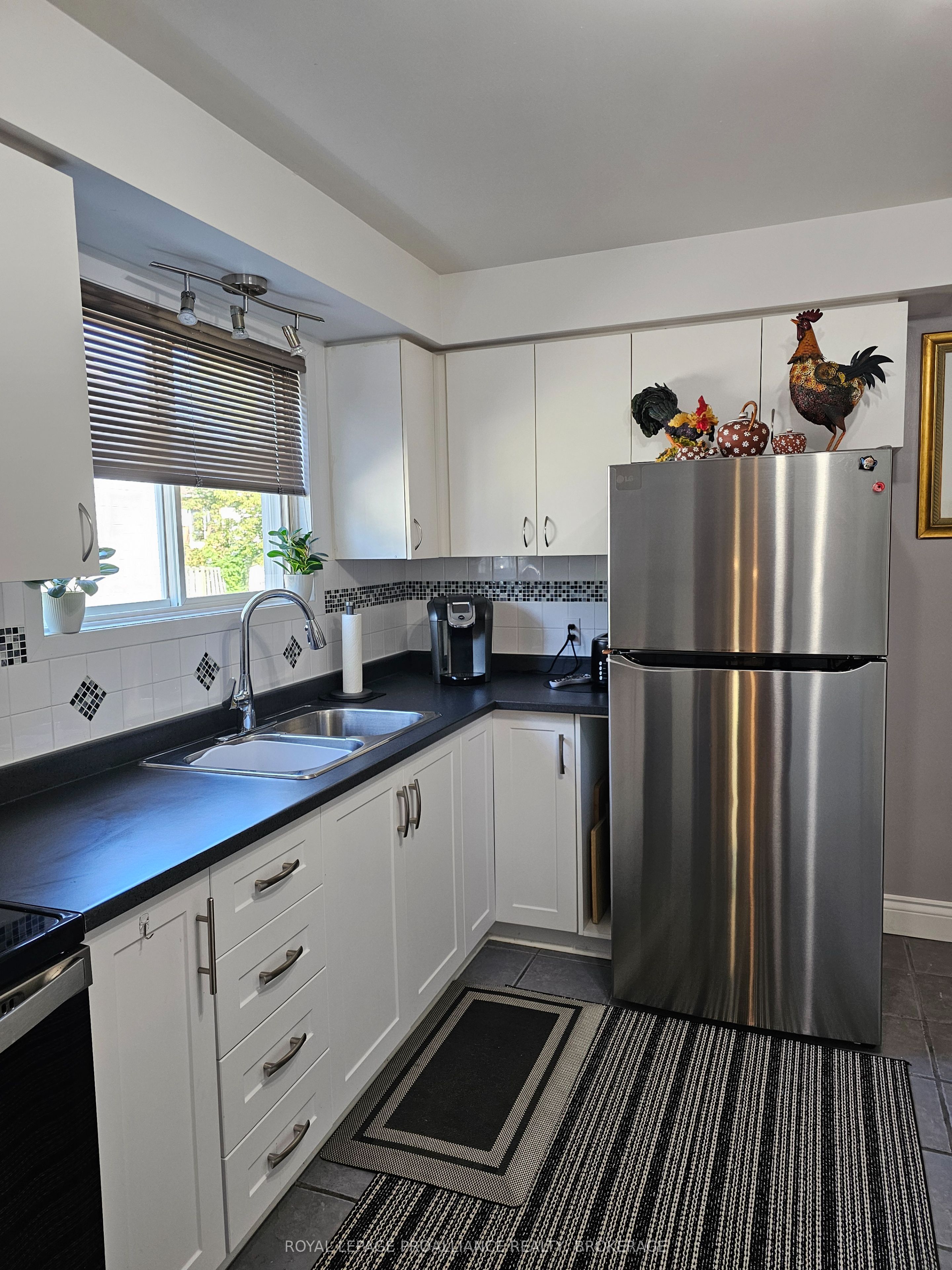915 Warburton Crescent Property Photo 12