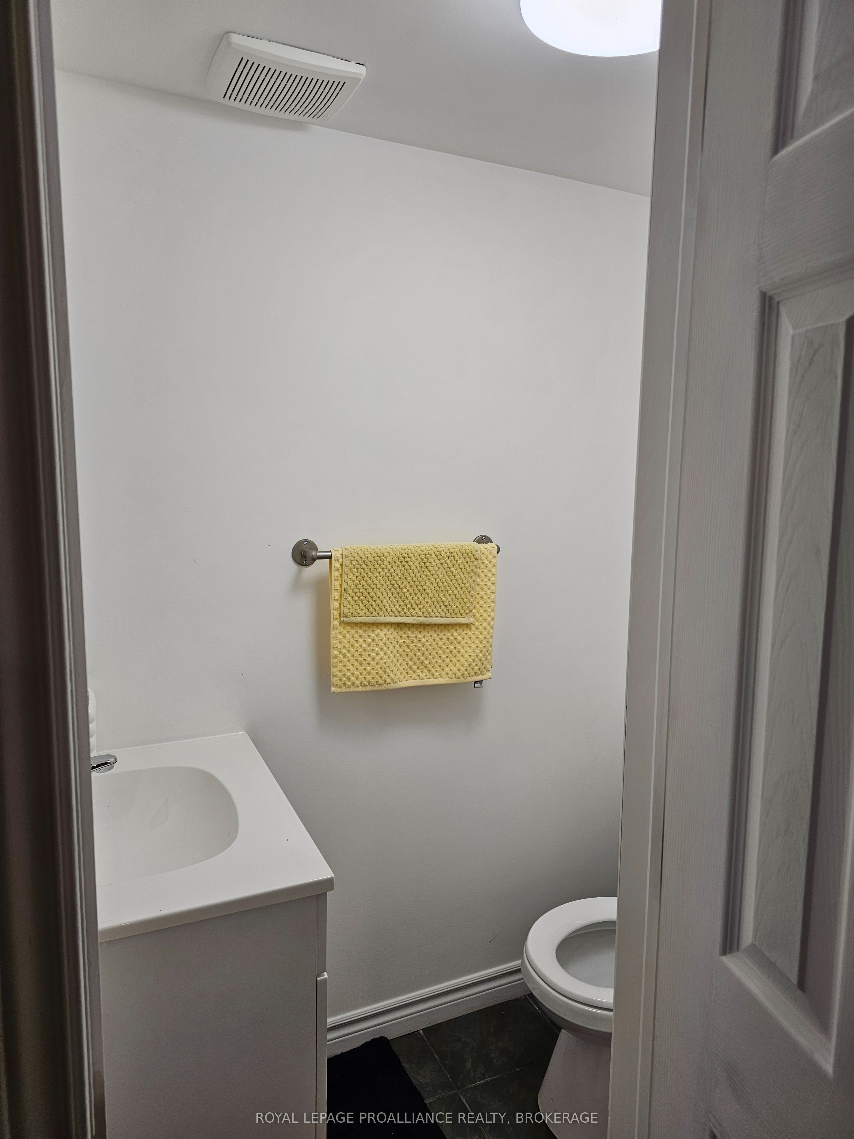 915 Warburton Crescent Property Photo 22