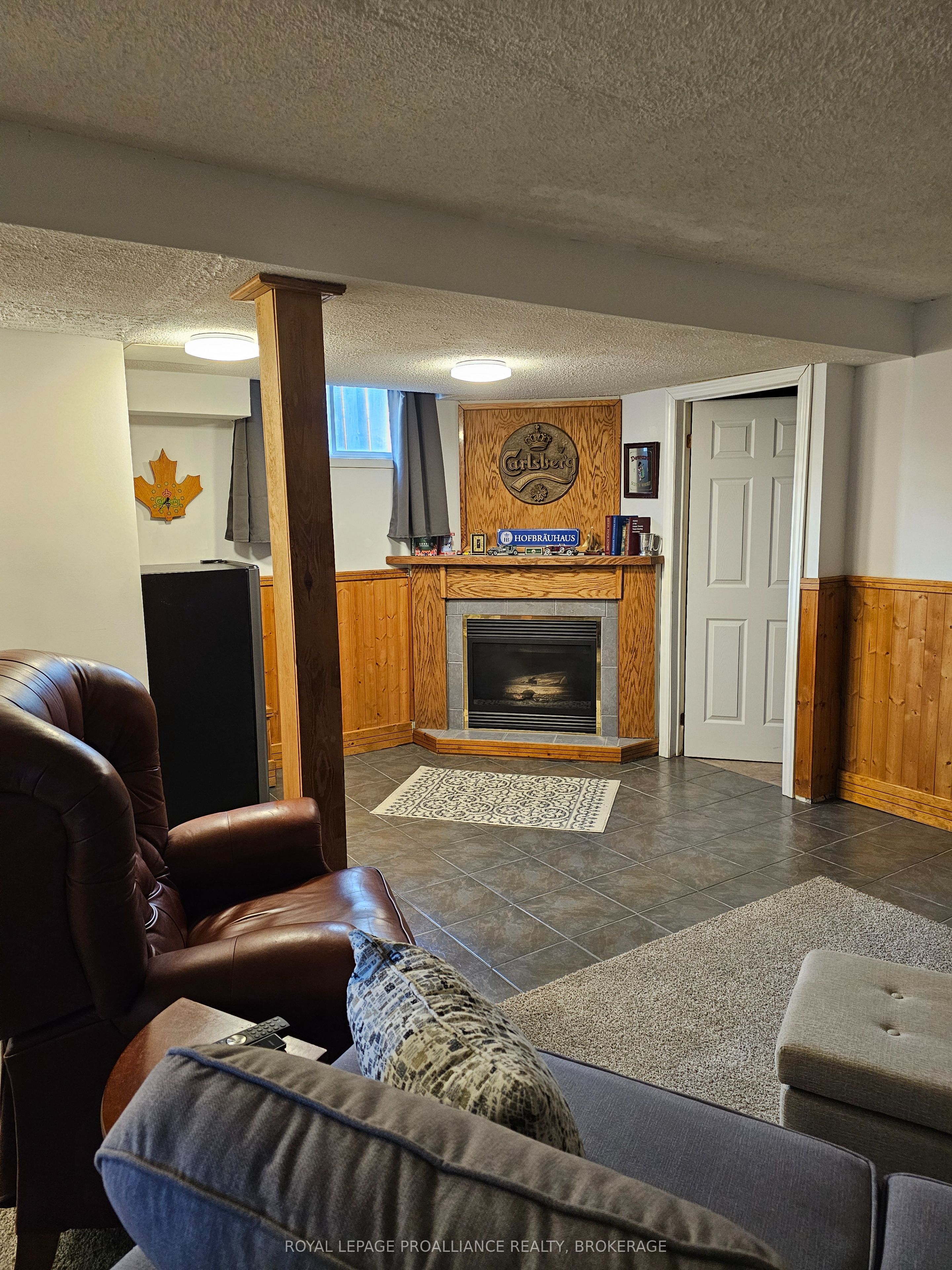 915 Warburton Crescent Property Photo 29