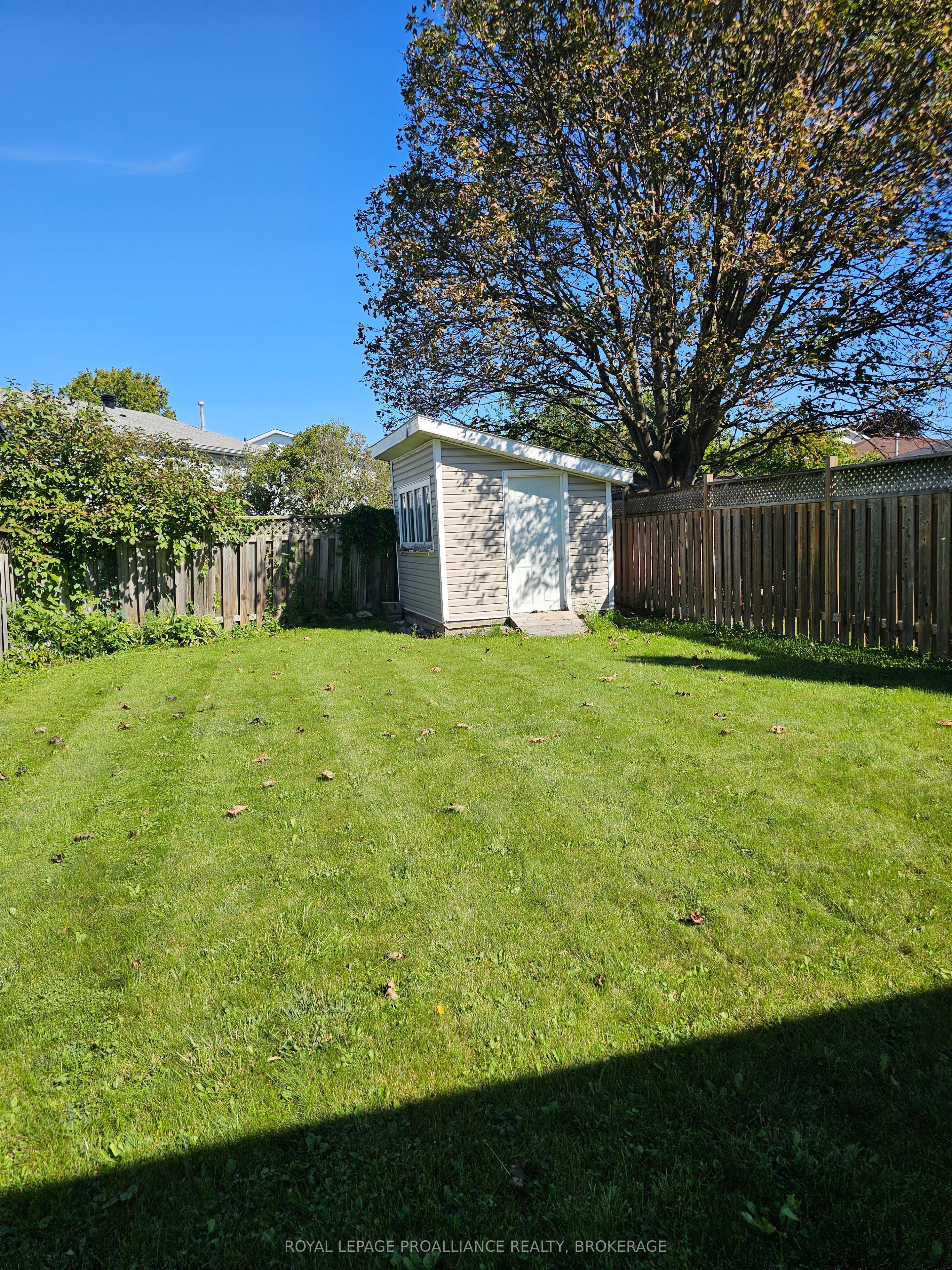 915 Warburton Crescent Property Photo 40