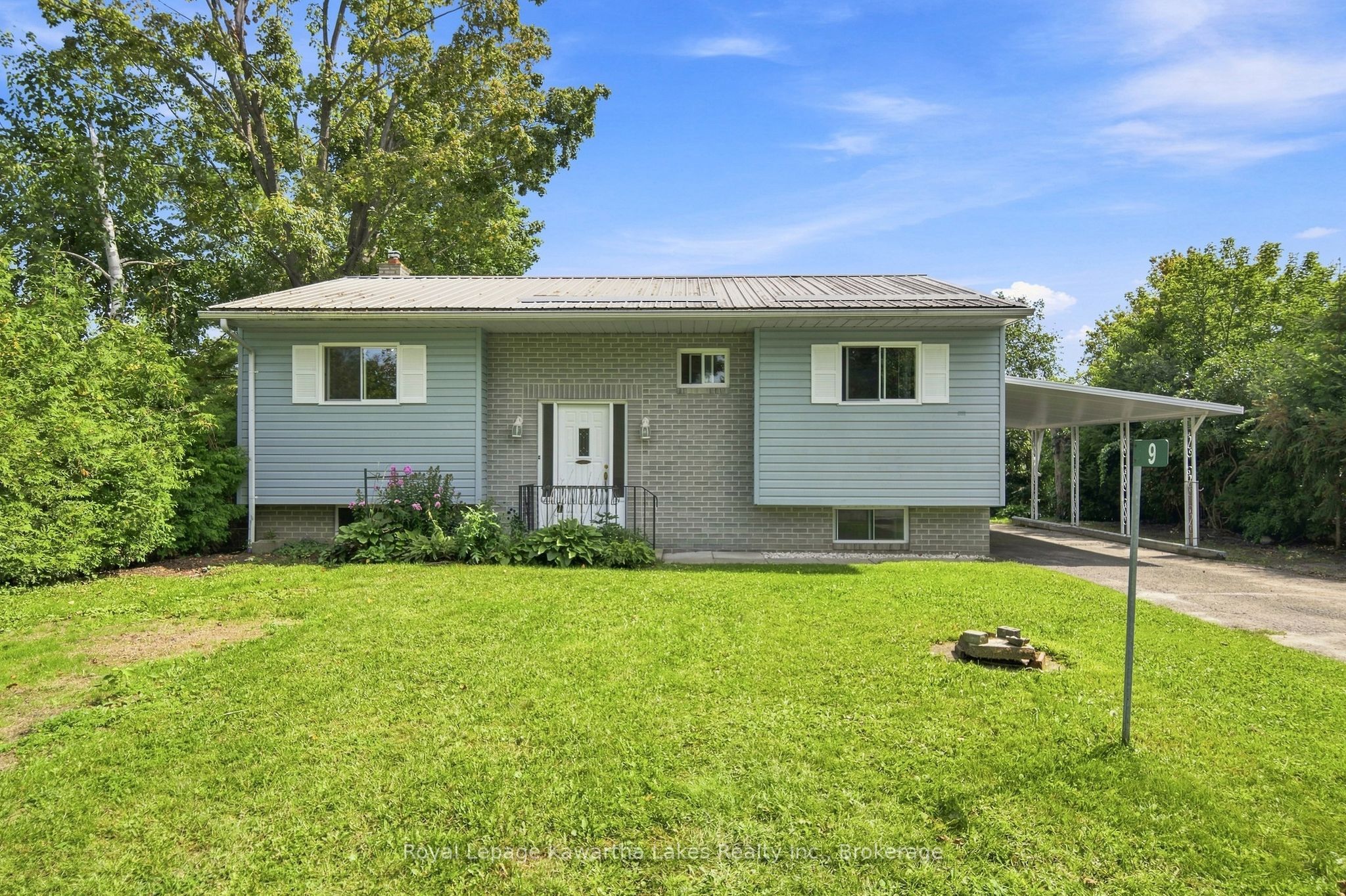 9 Richmond Street W Property Photo 1