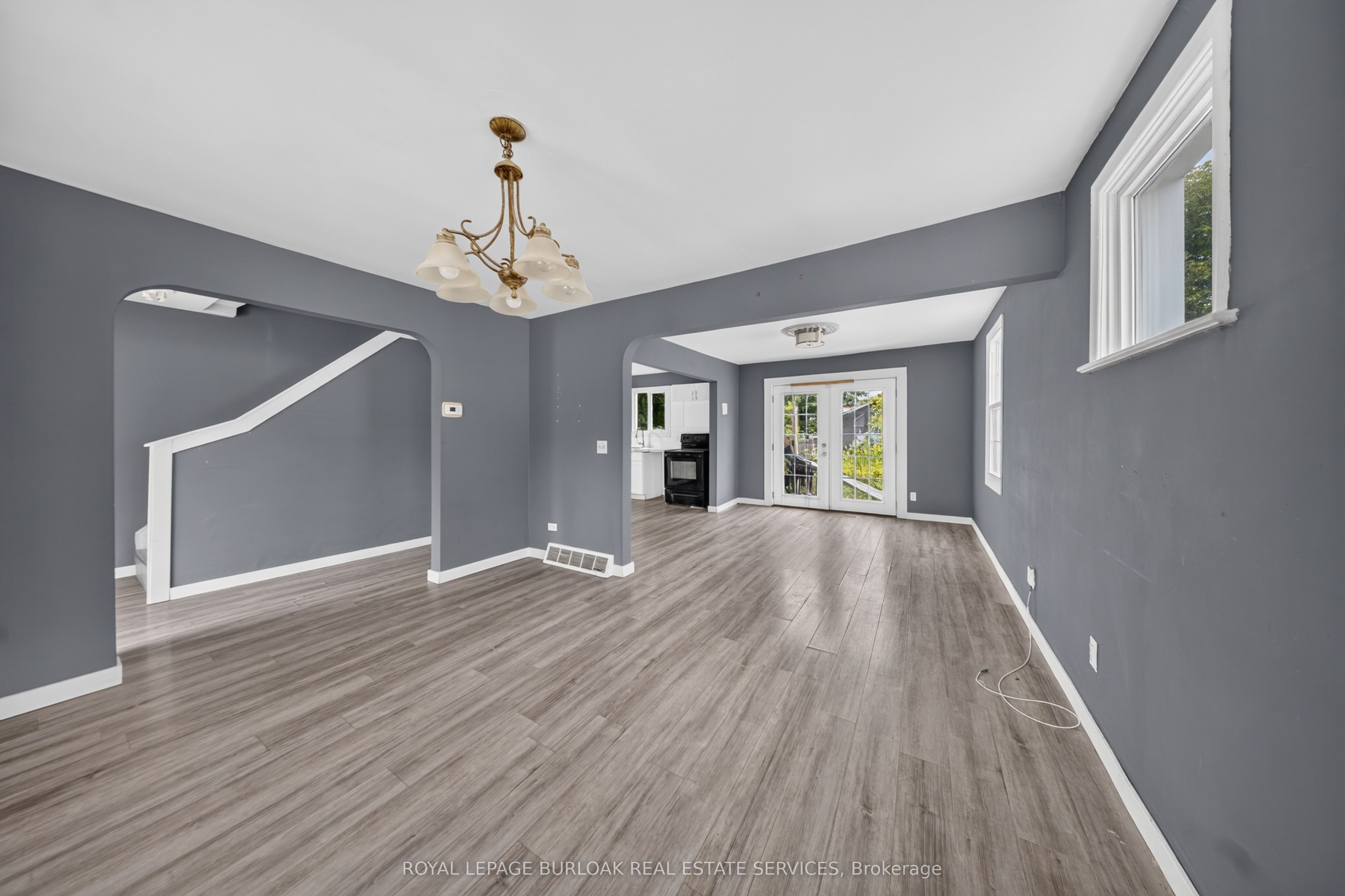 461 John Street Property Photo 5
