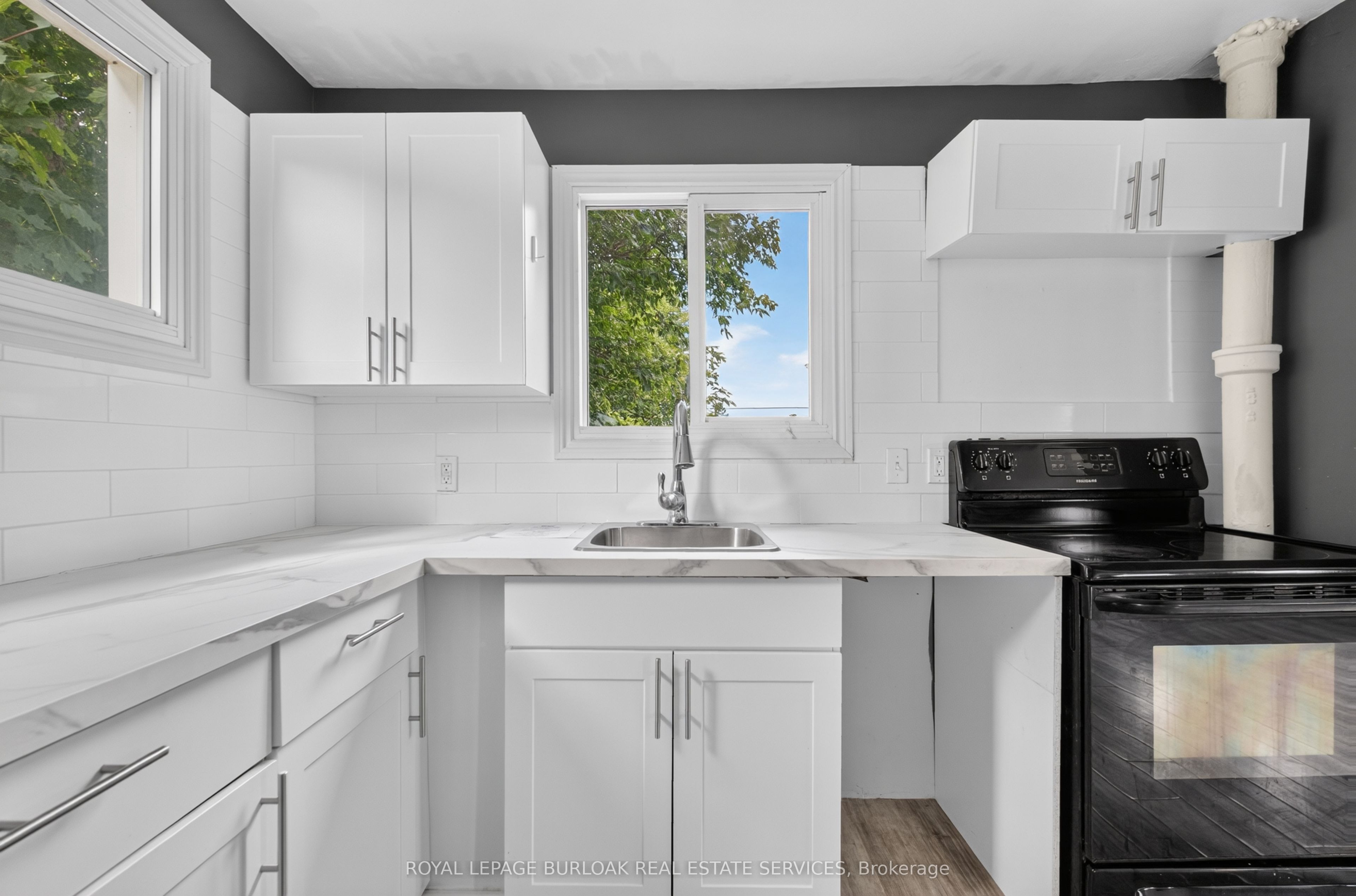 461 John Street Property Photo 9