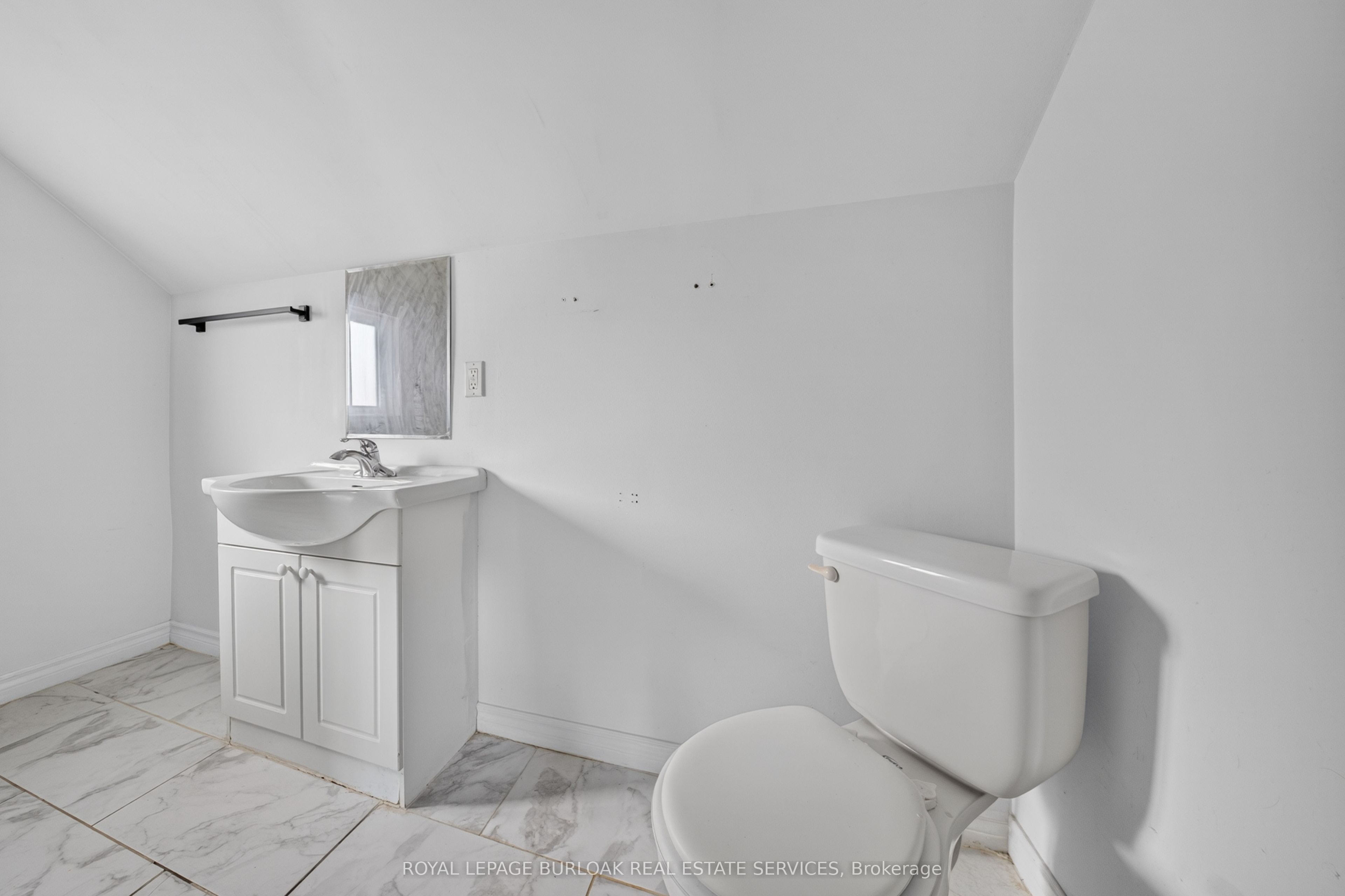 461 John Street Property Photo 12