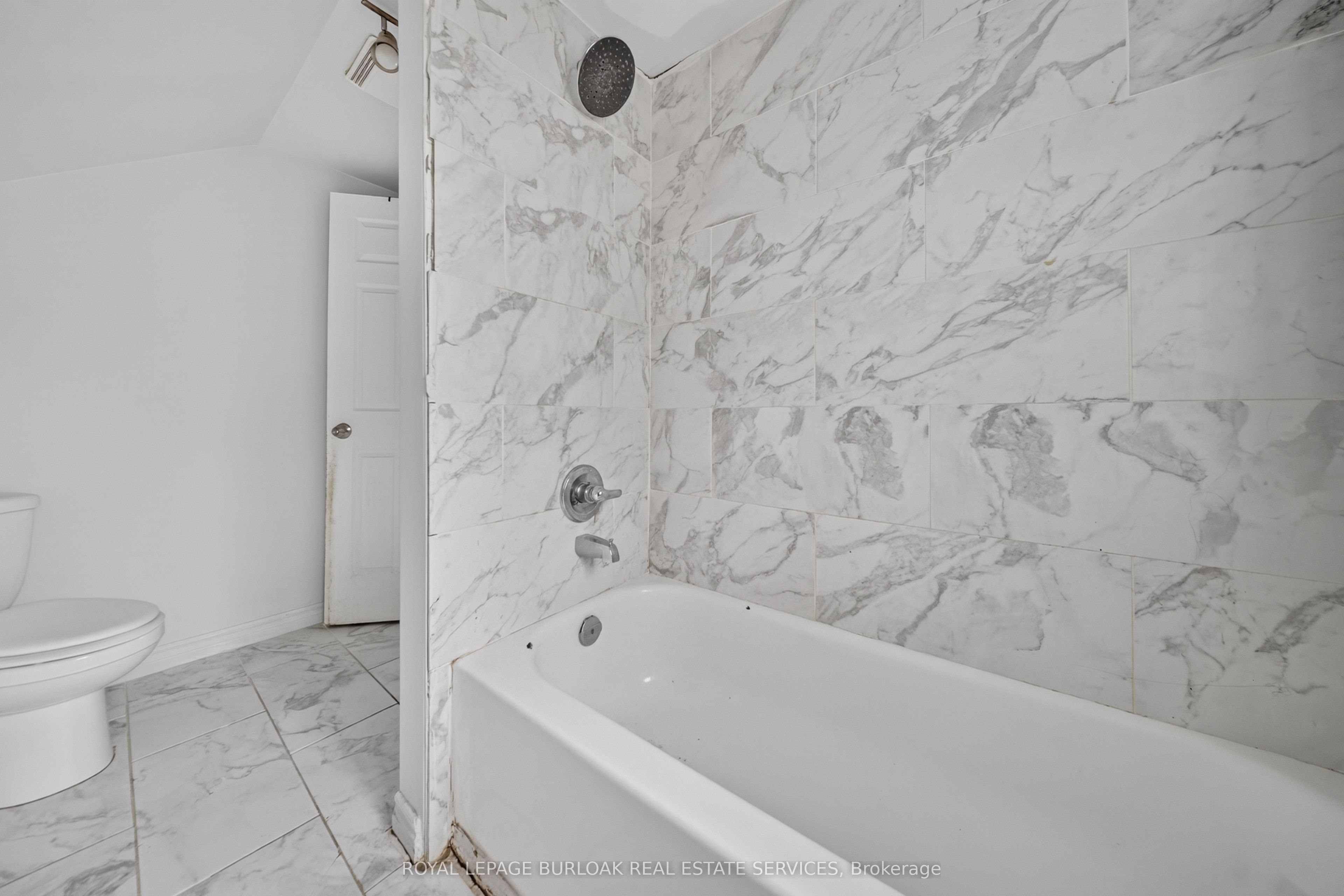 461 John Street Property Photo 13