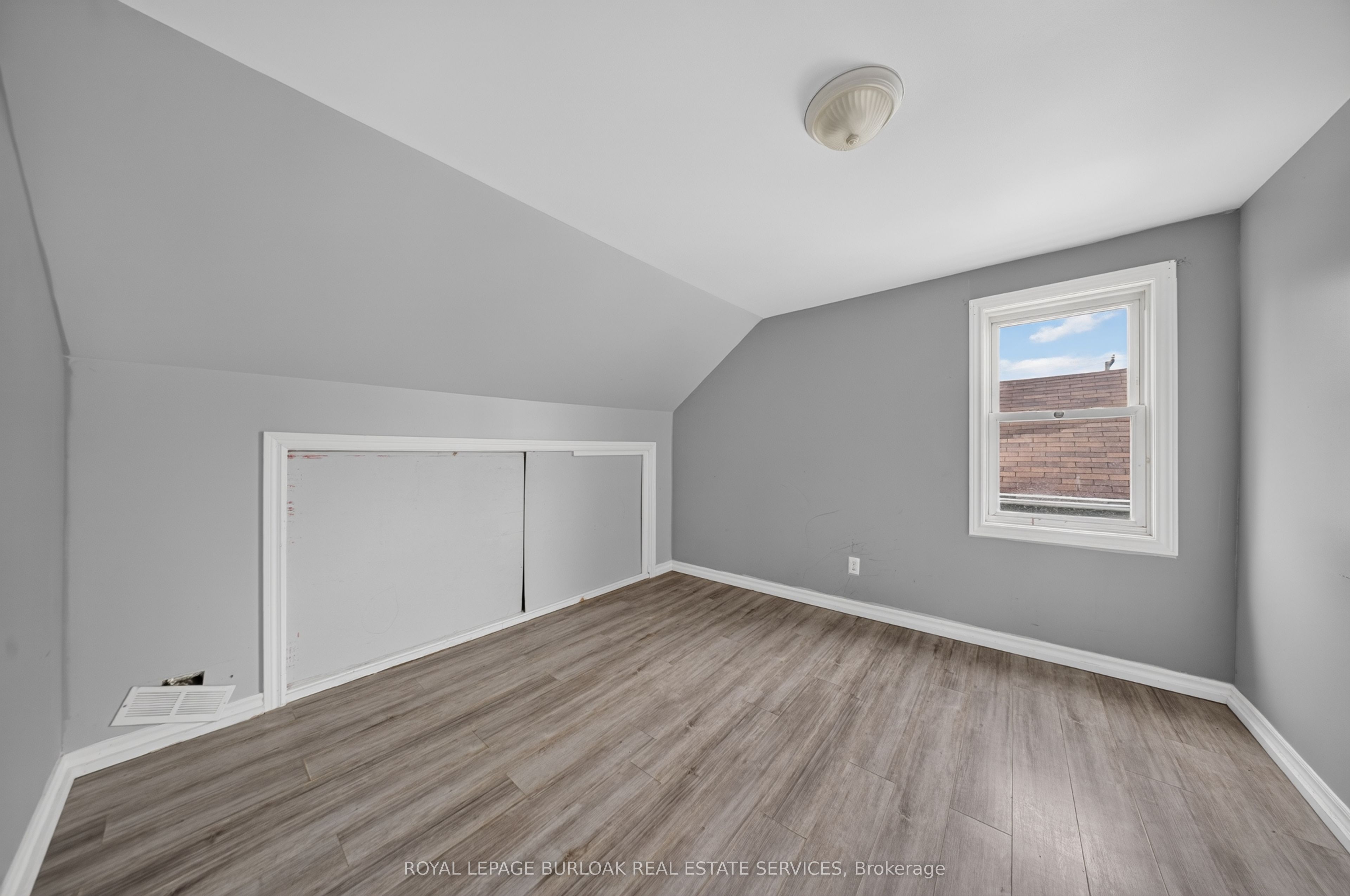 461 John Street Property Photo 15