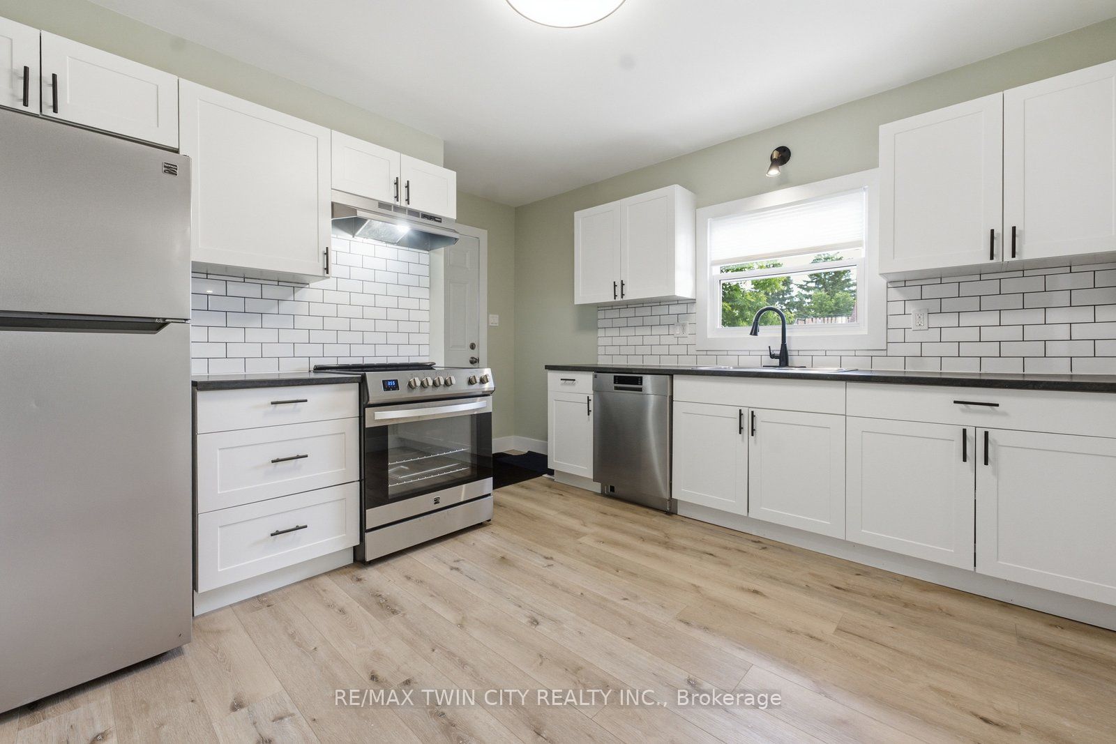 249 Clarence Street Property Photo 11