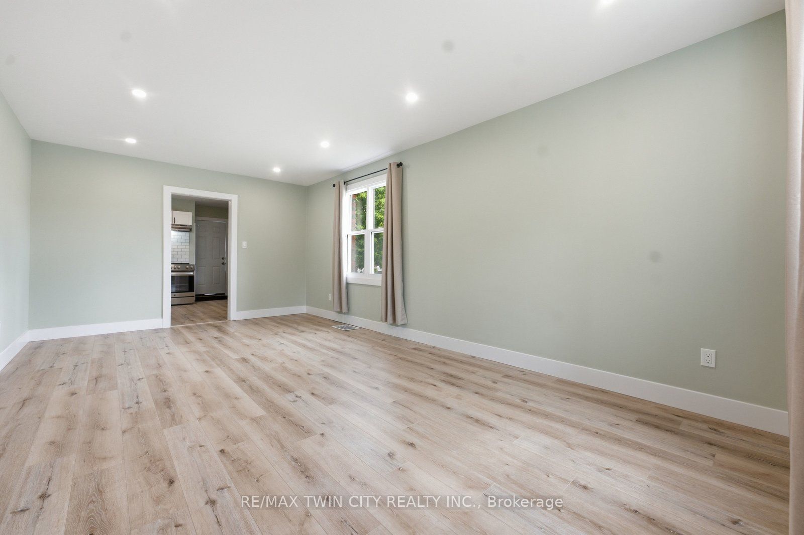249 Clarence Street Property Photo 17