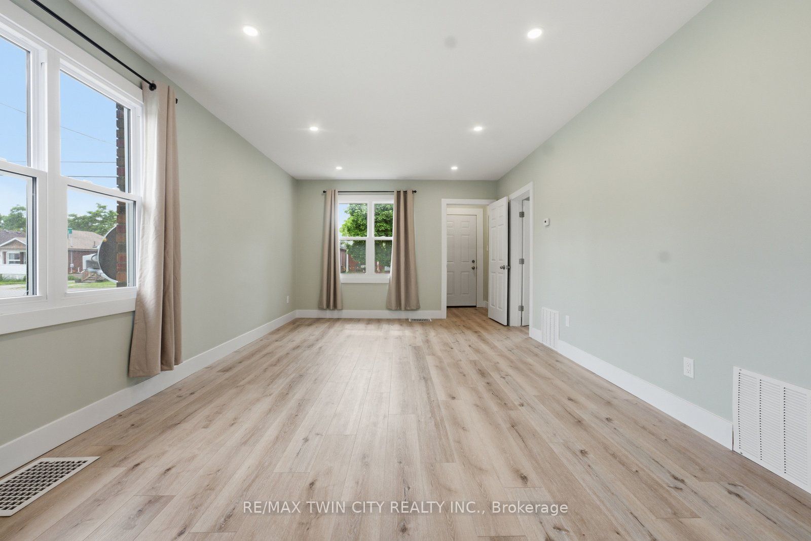 249 Clarence Street Property Photo 19