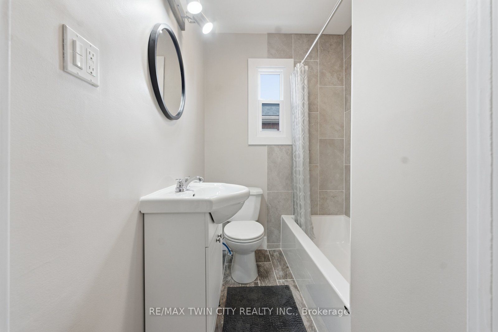 249 Clarence Street Property Photo 22