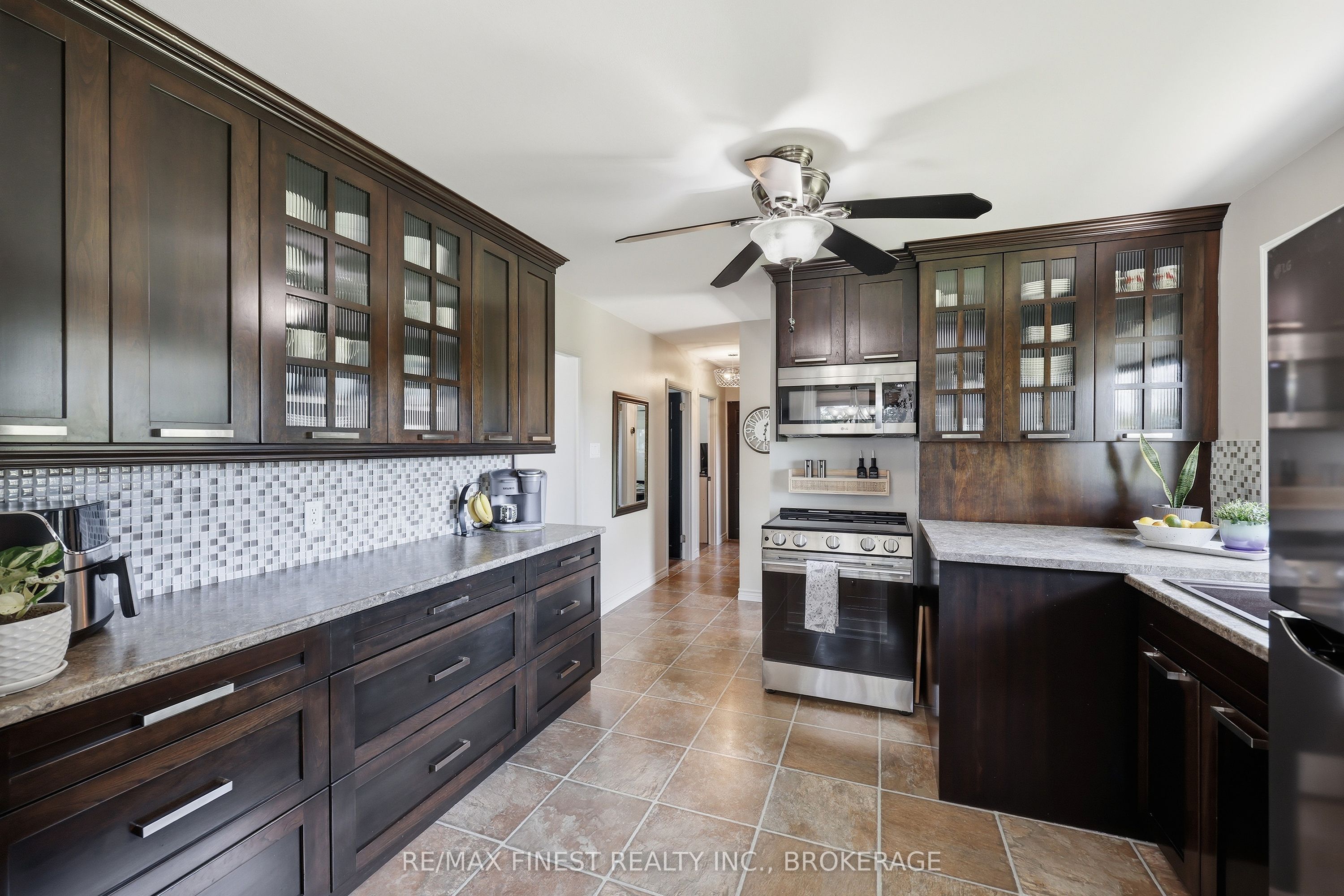 598 Petworth Road Property Photo 8