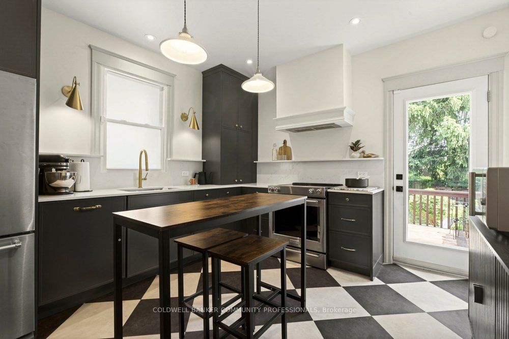 148 Dundurn Street N Property Photo 11