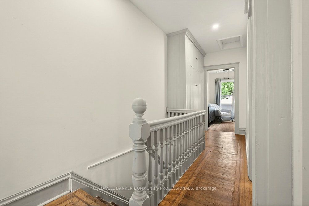 148 Dundurn Street N Property Photo 15