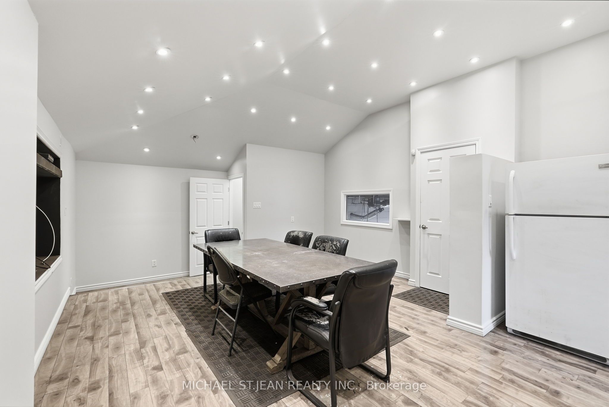 X13767850 Property Photo 12