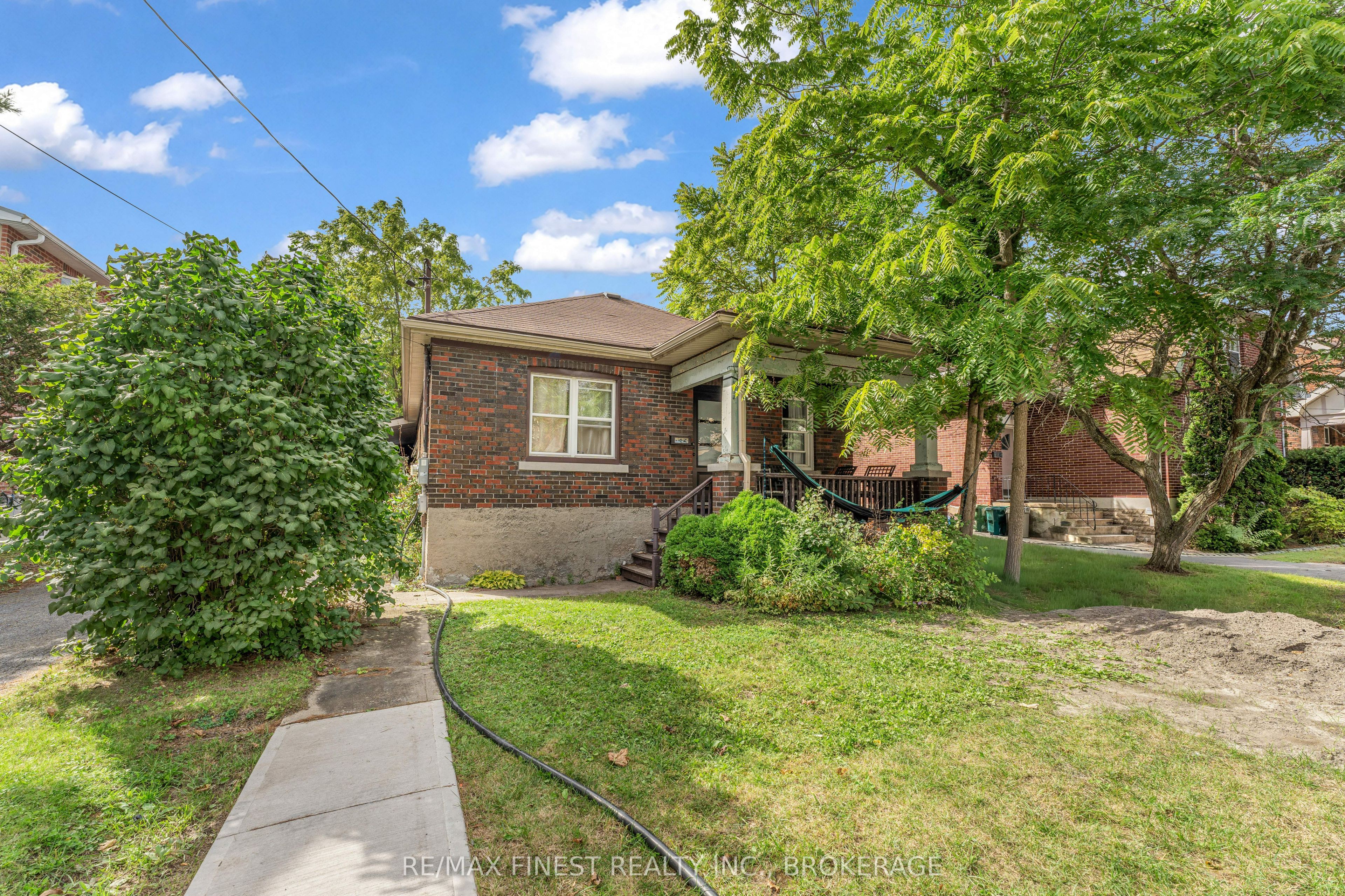 236 Collingwood Street Property Photo 1