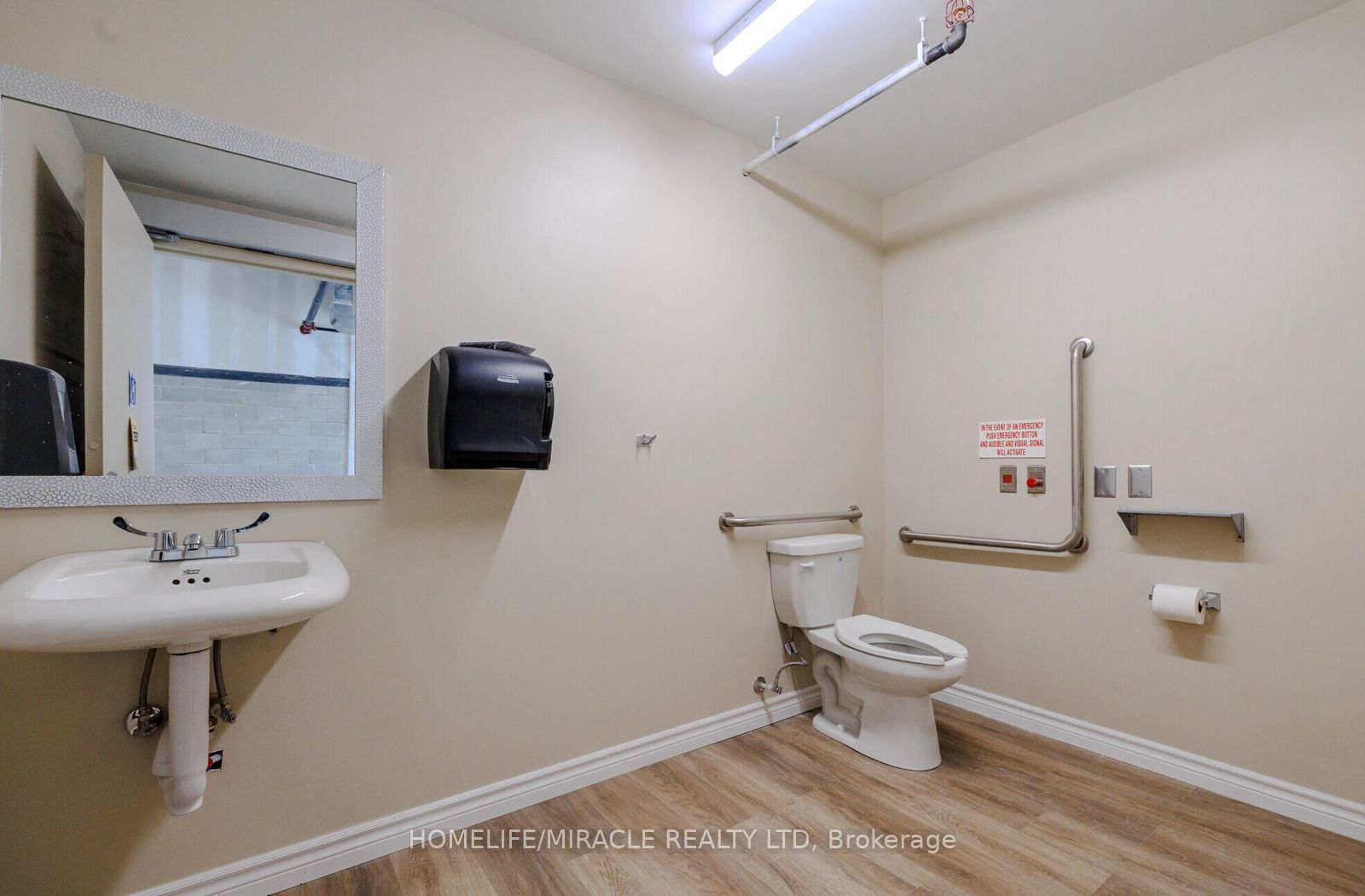 587 Hanlon Creek Boulevard 21 Property Photo 8