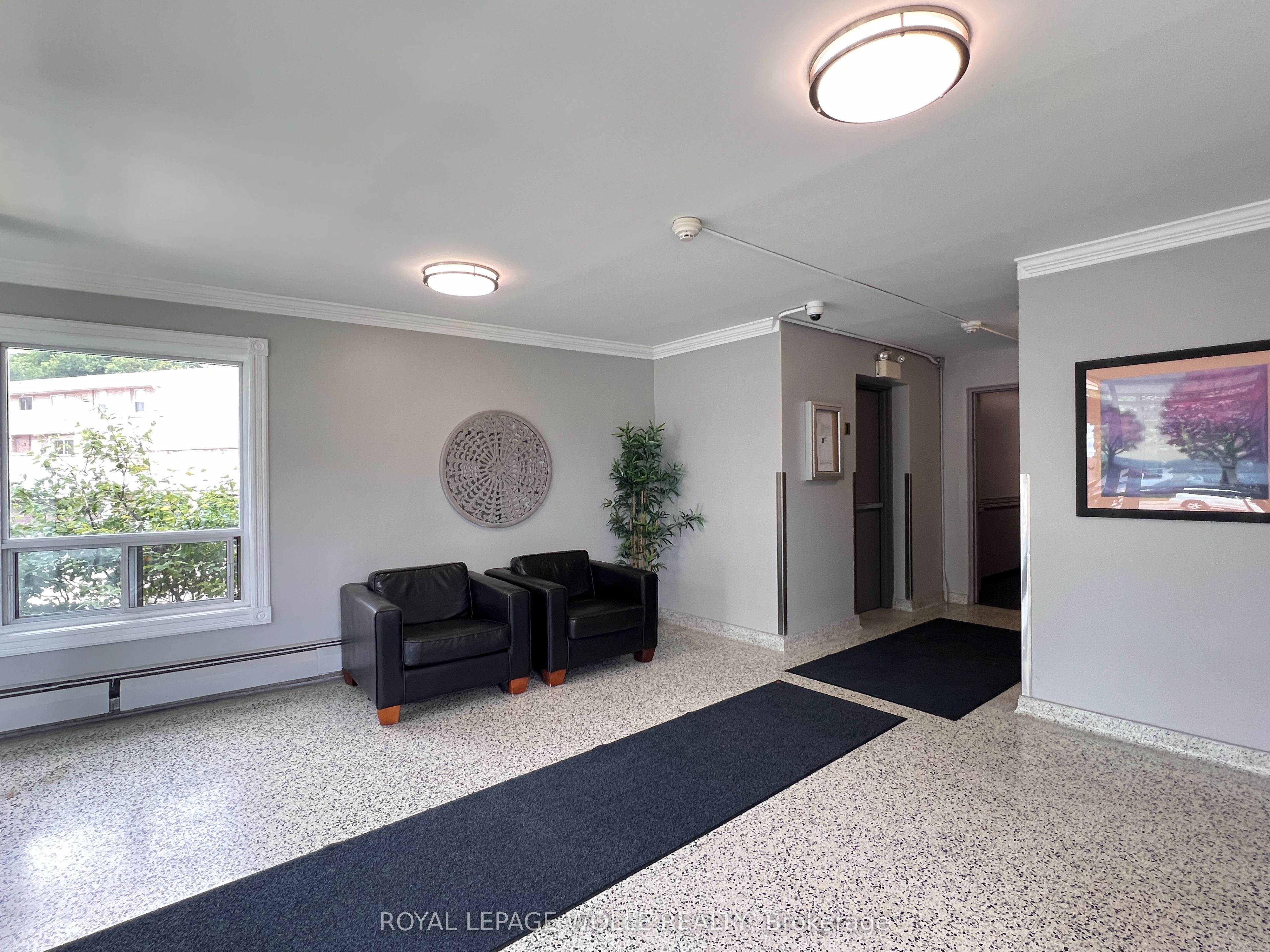 283 Fairway Road N 503 Property Photo 6
