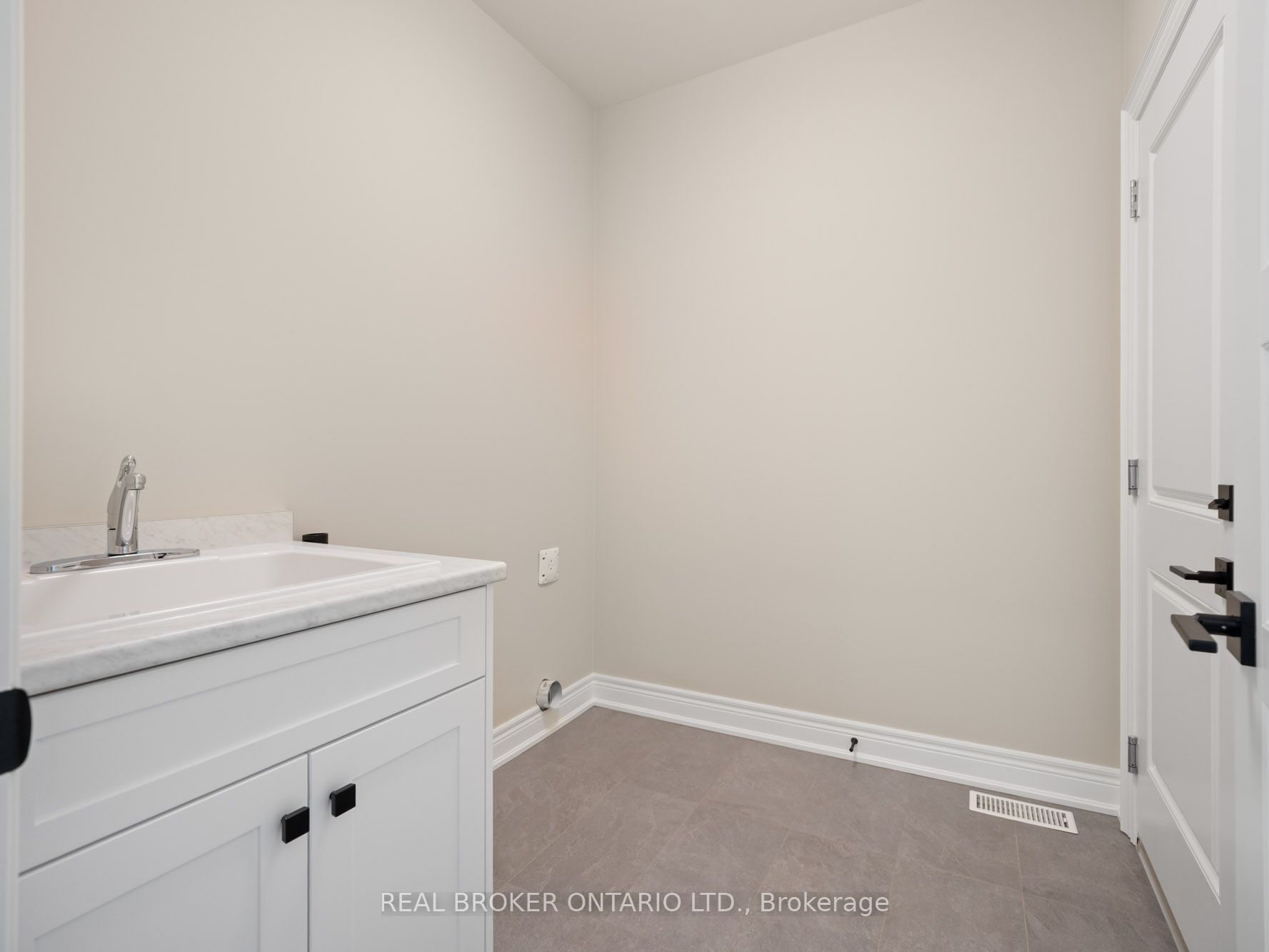 26 Austin Drive Property Photo 8