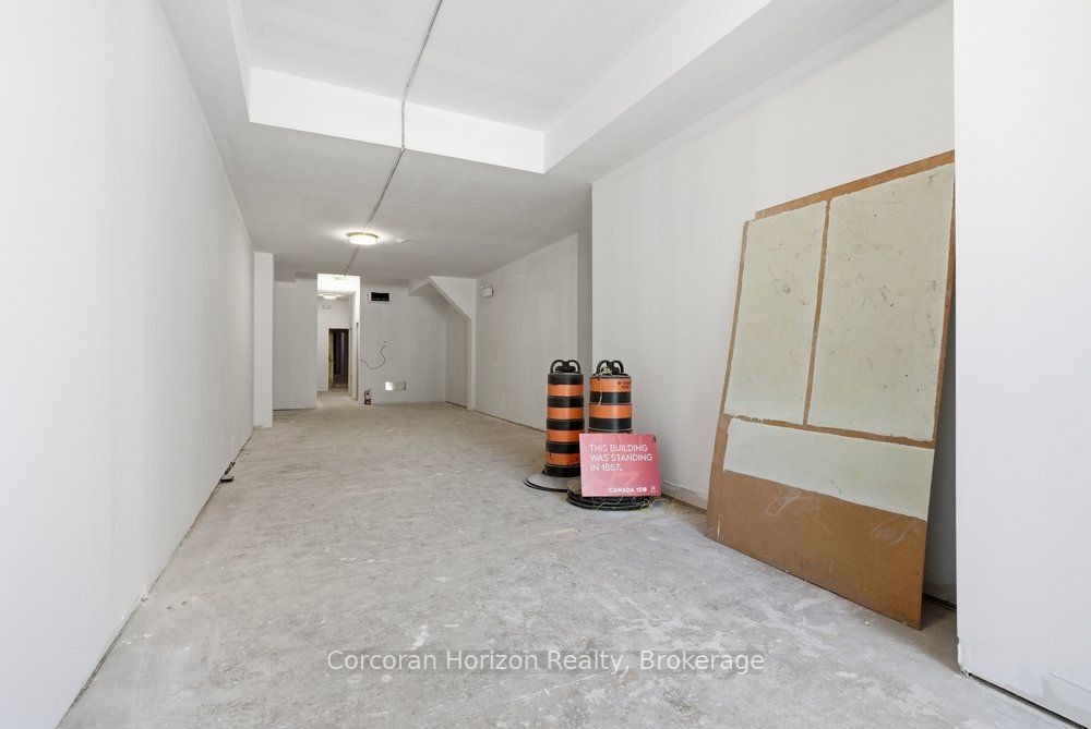 55 John Street S Property Photo 4