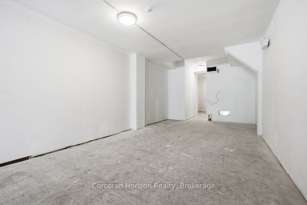 55 John Street S Property Photo 6