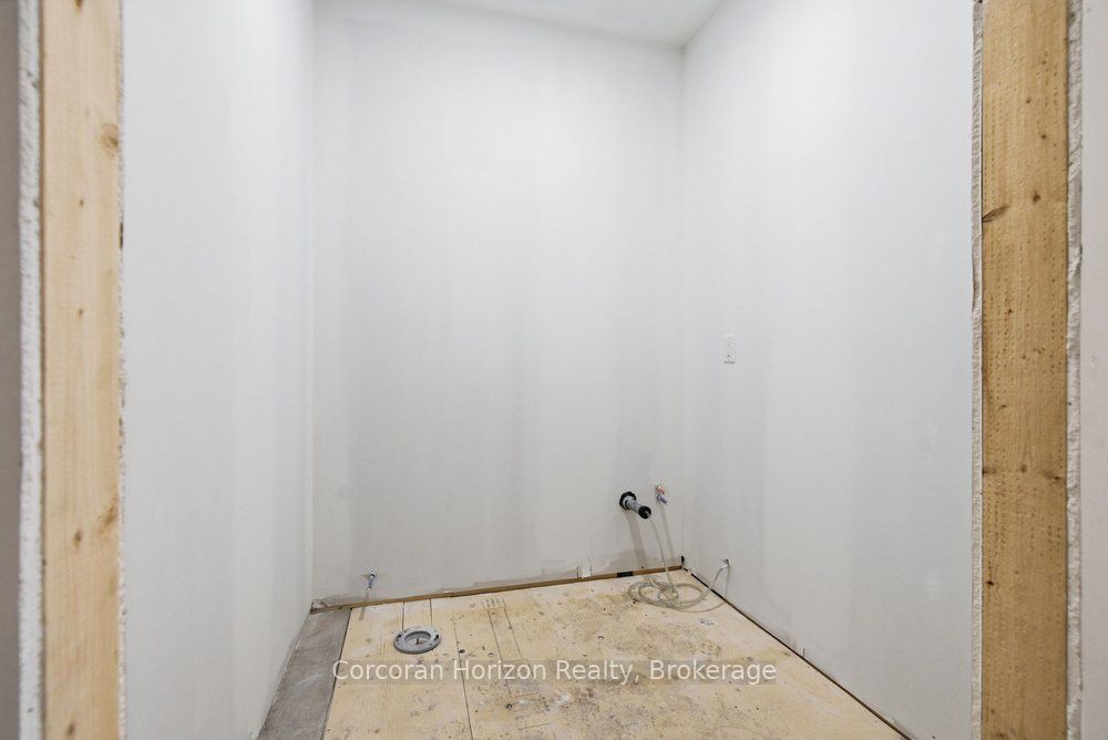 55 John Street S Property Photo 11