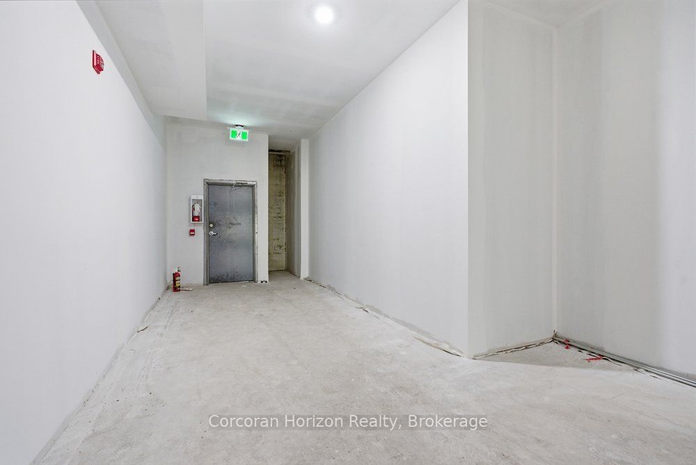 55 John Street S Property Photo 14