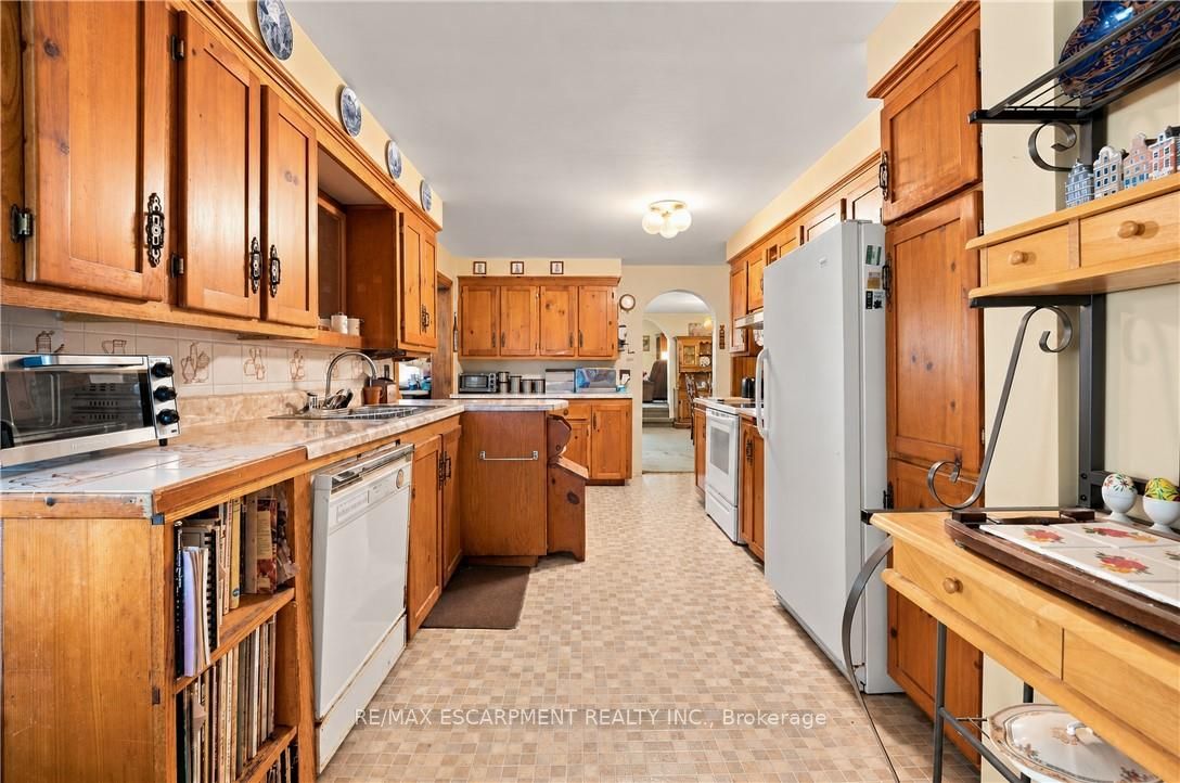 994 Safari Road Property Photo 14