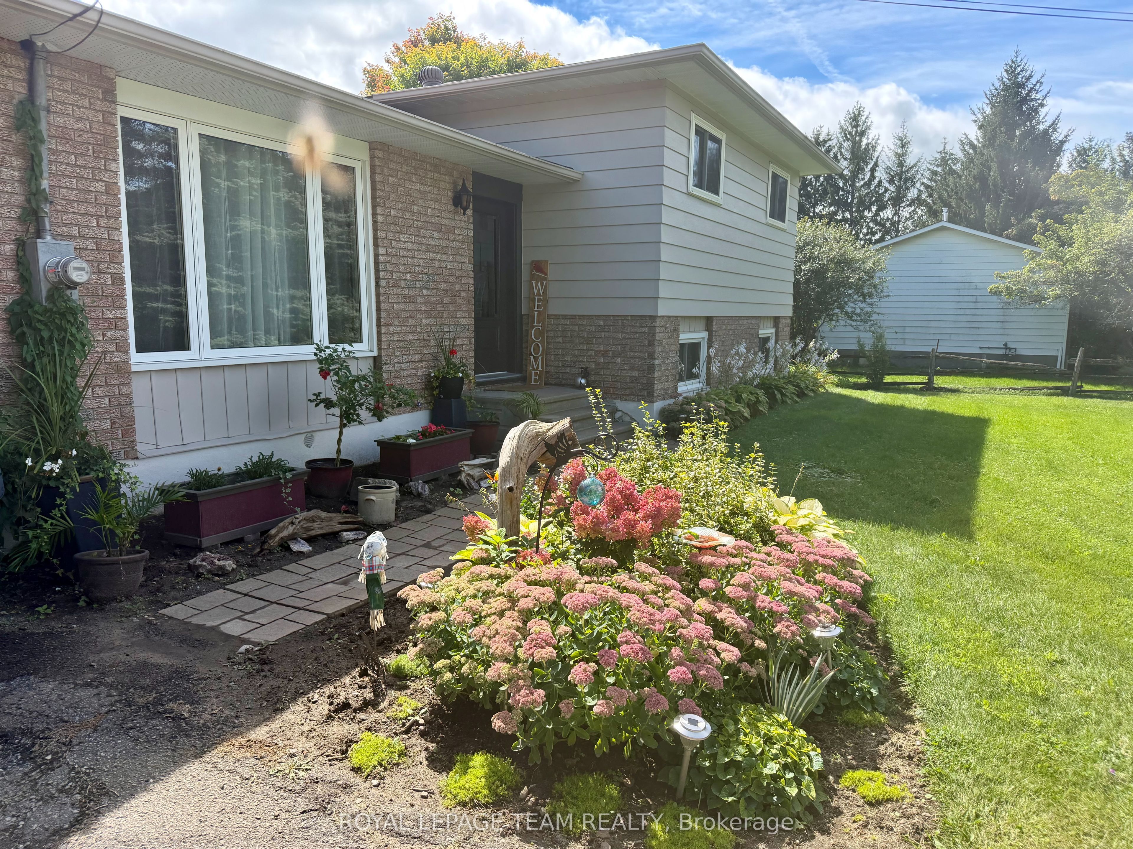 670 Van Buren Street Property Photo 3