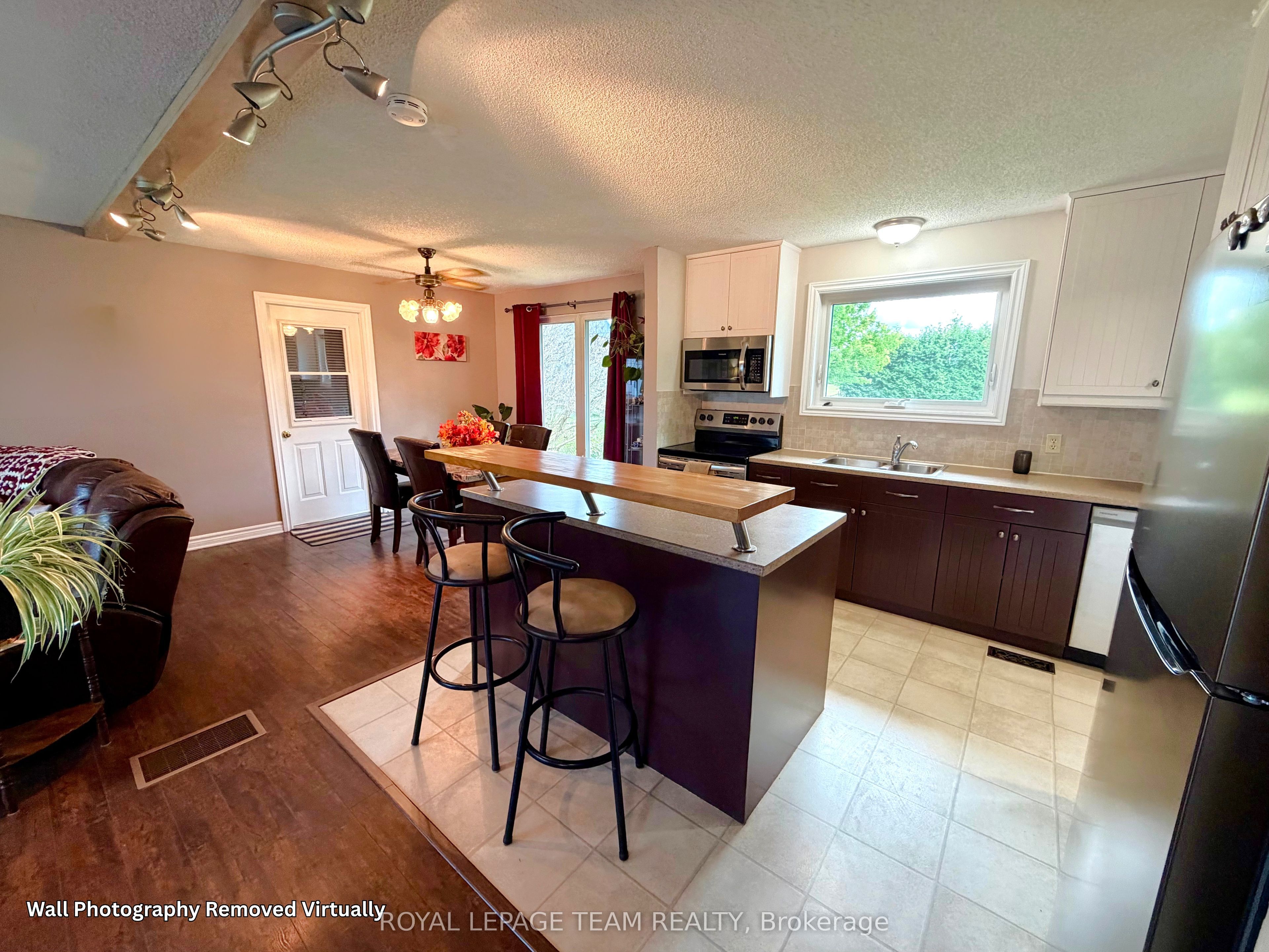 670 Van Buren Street Property Photo 6