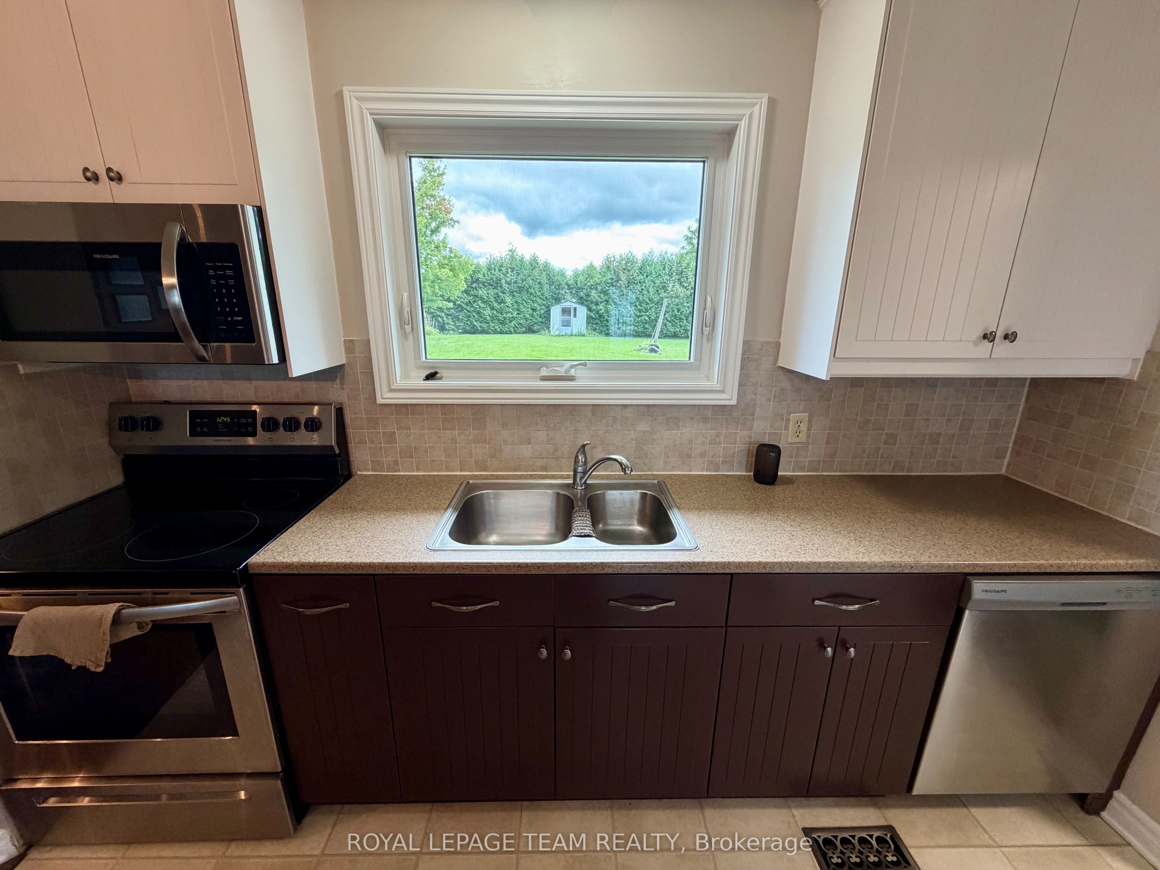 670 Van Buren Street Property Photo 8