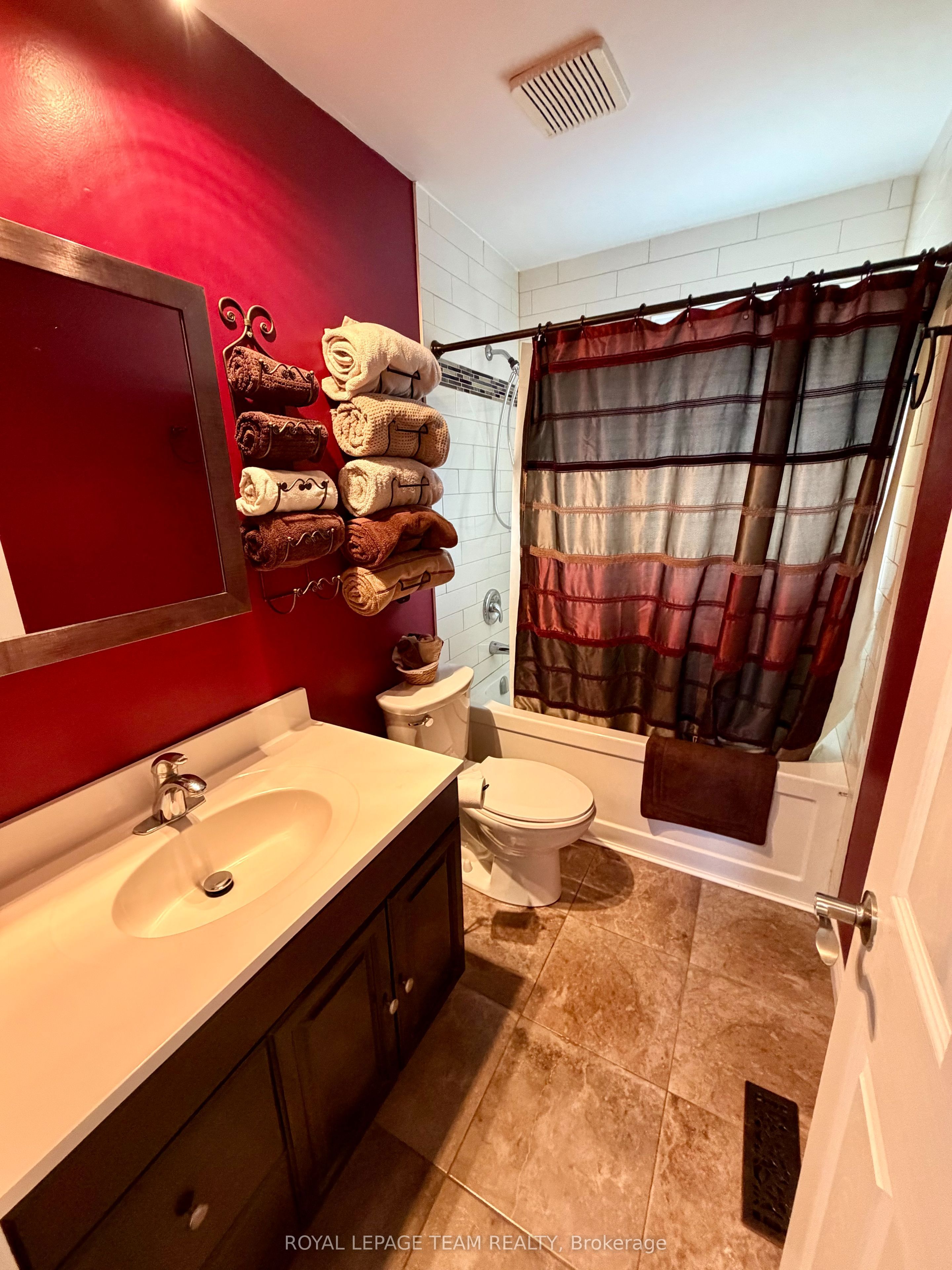 670 Van Buren Street Property Photo 11