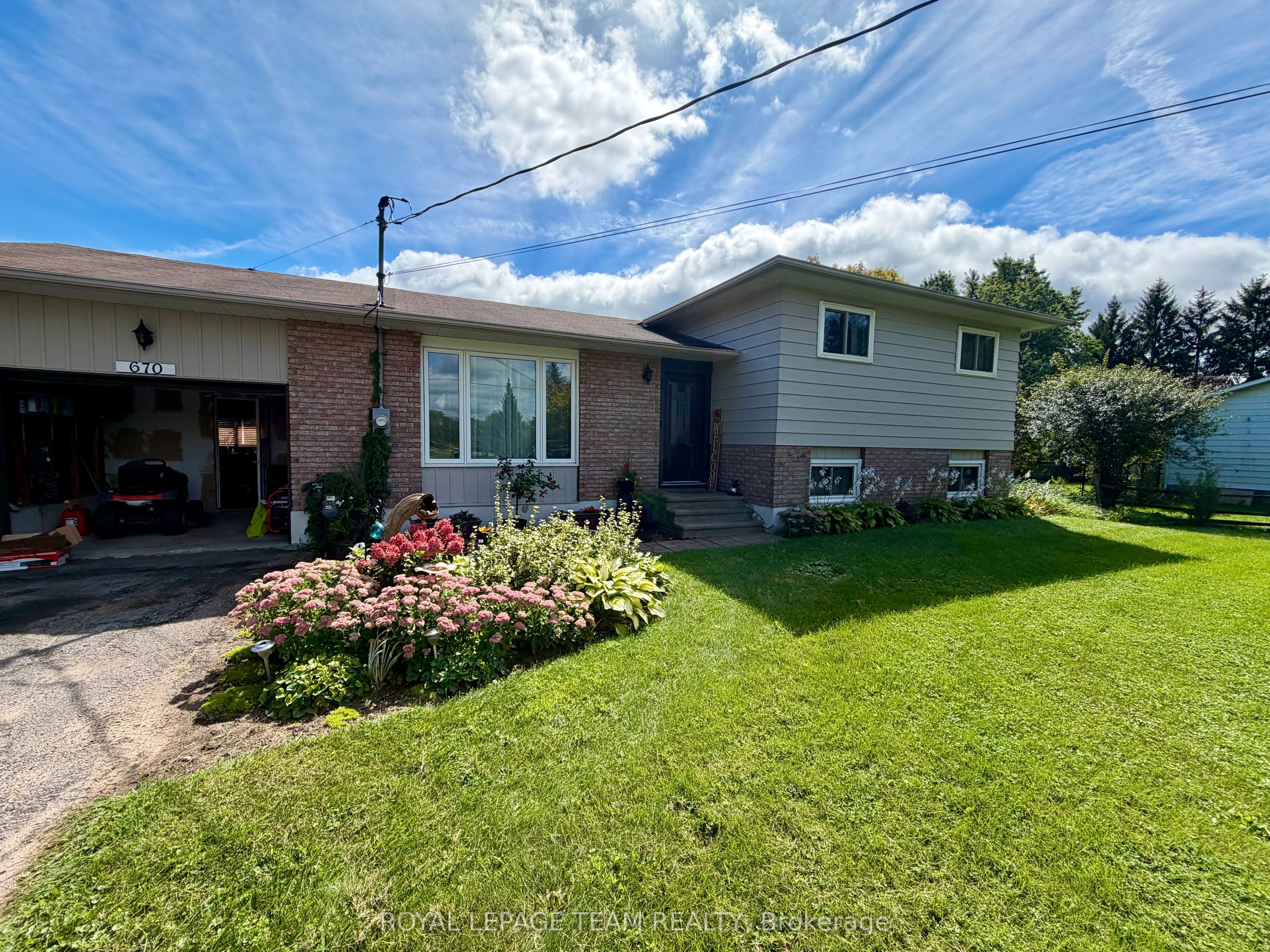 670 Van Buren Street Property Photo 22