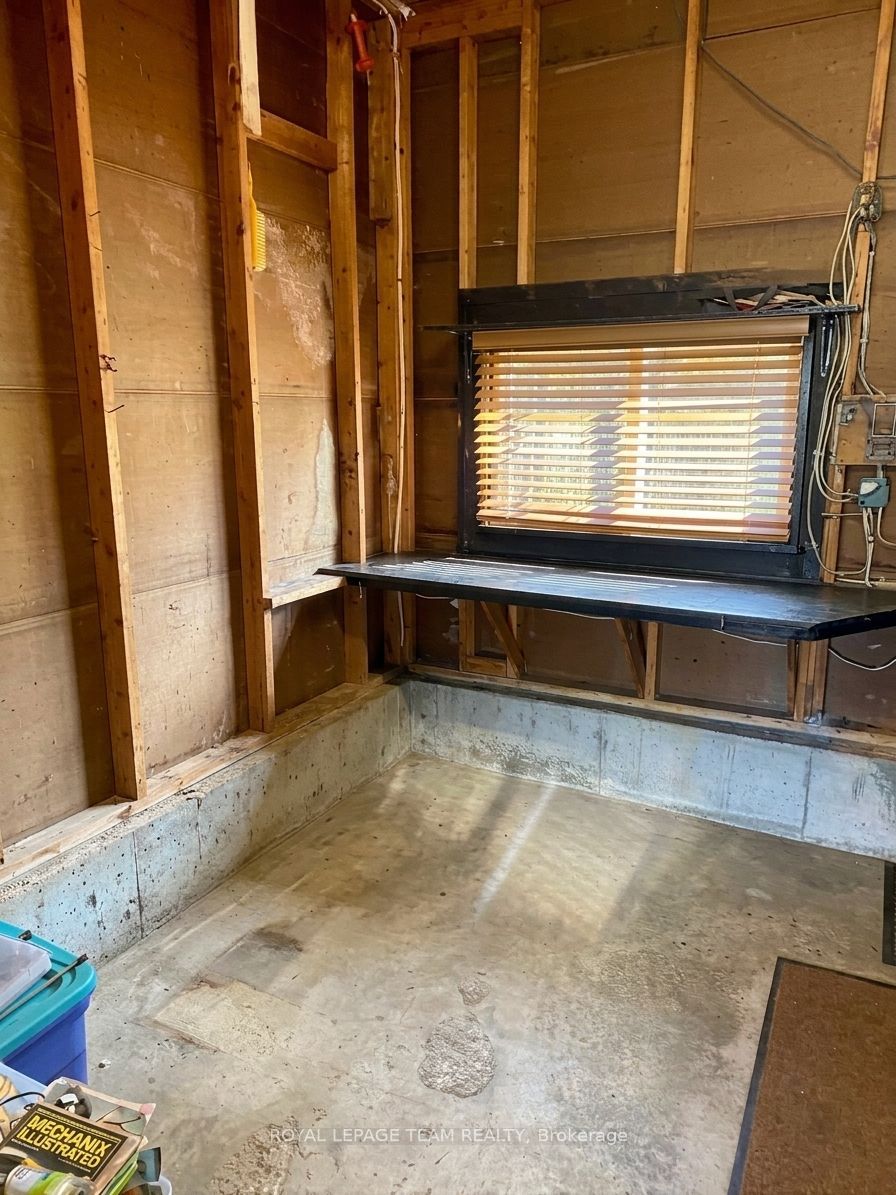 670 Van Buren Street Property Photo 25