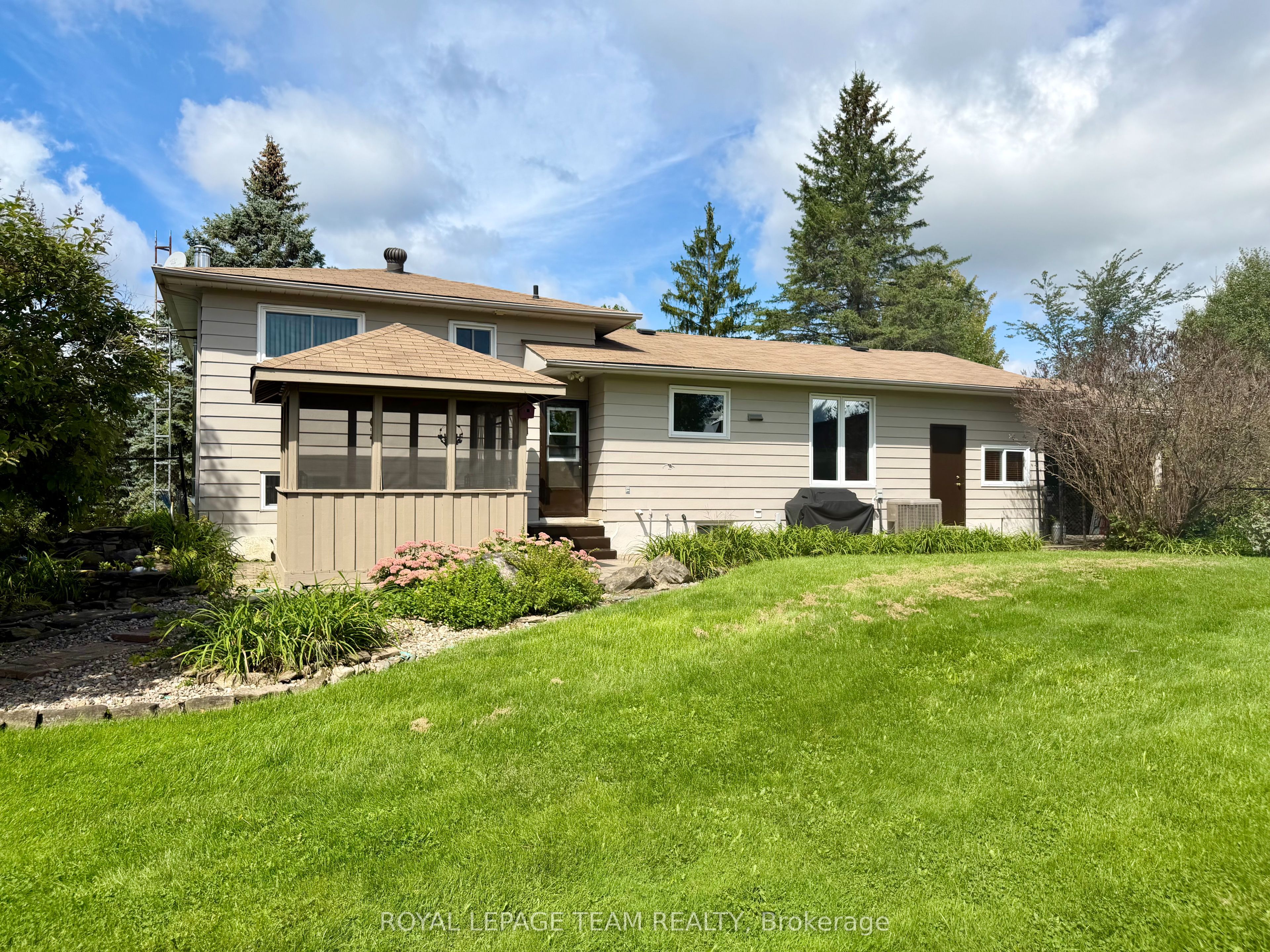 670 Van Buren Street Property Photo 26