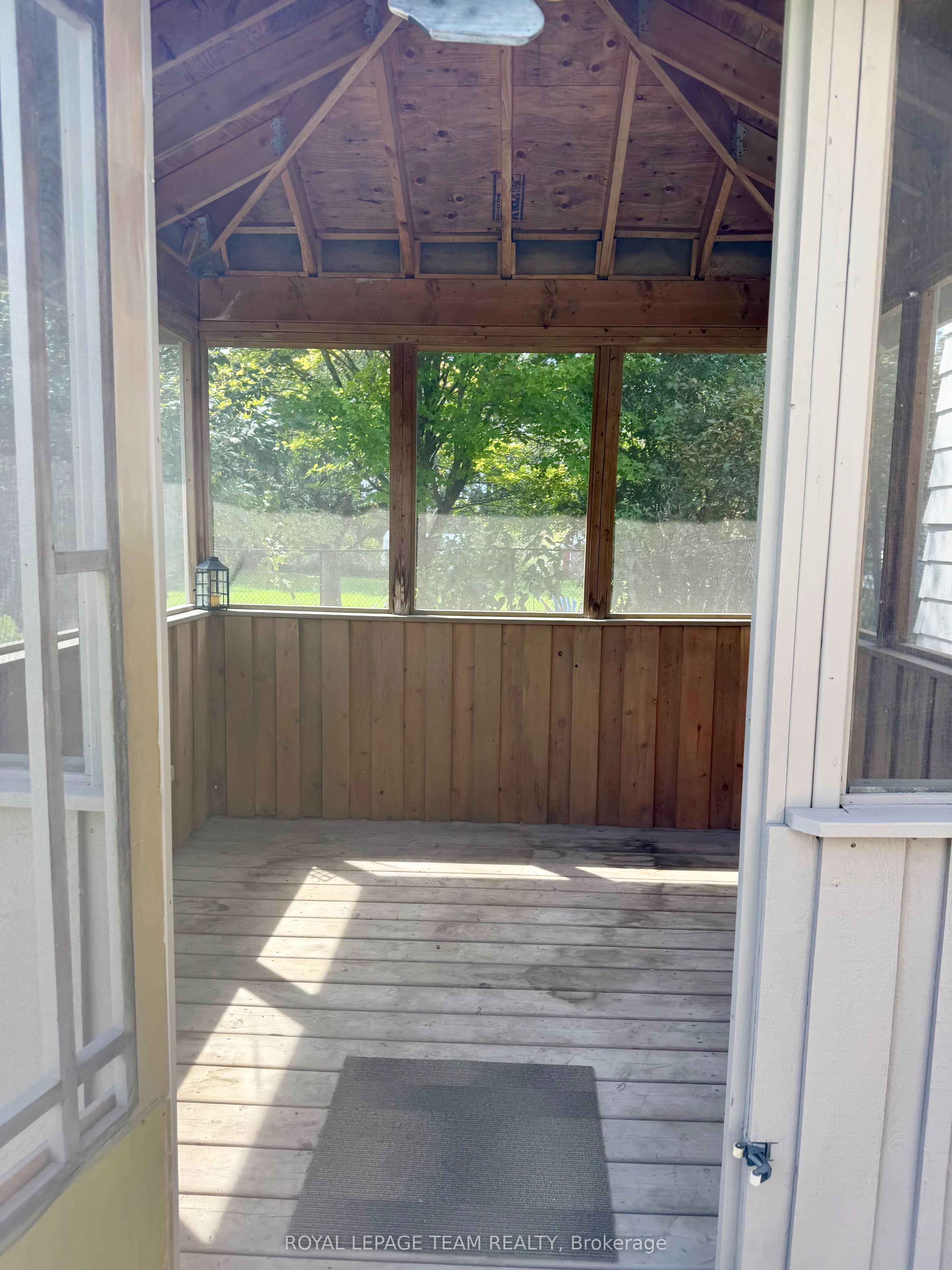 670 Van Buren Street Property Photo 28