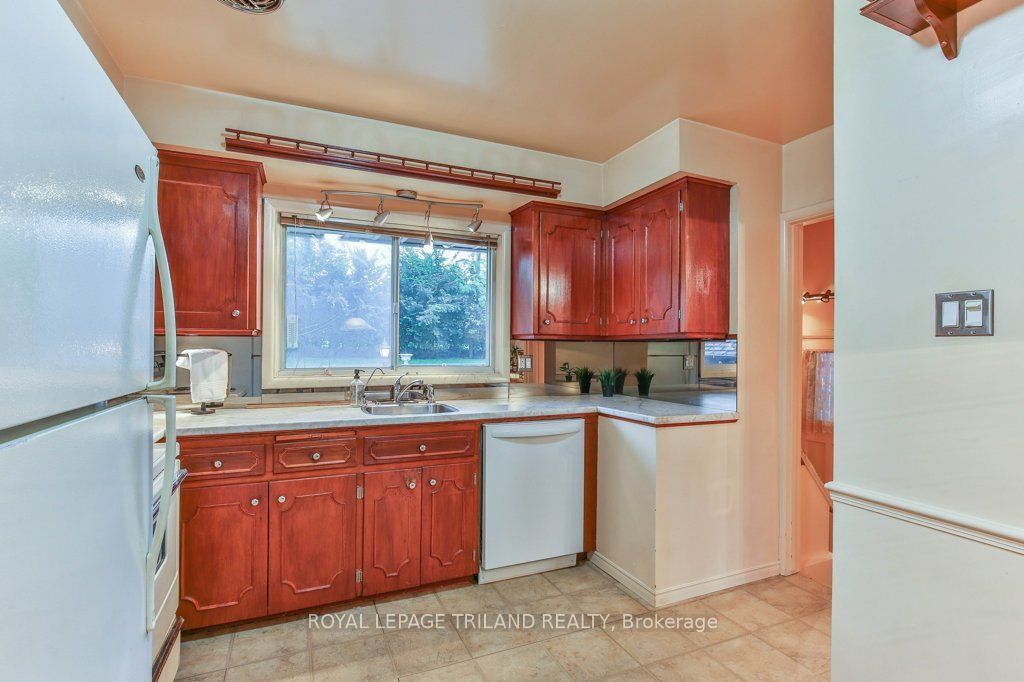 242 Burlington Street Property Photo 17