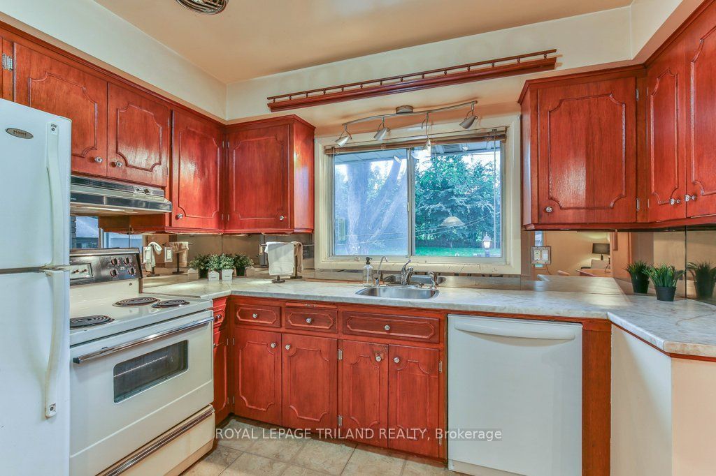 242 Burlington Street Property Photo 18