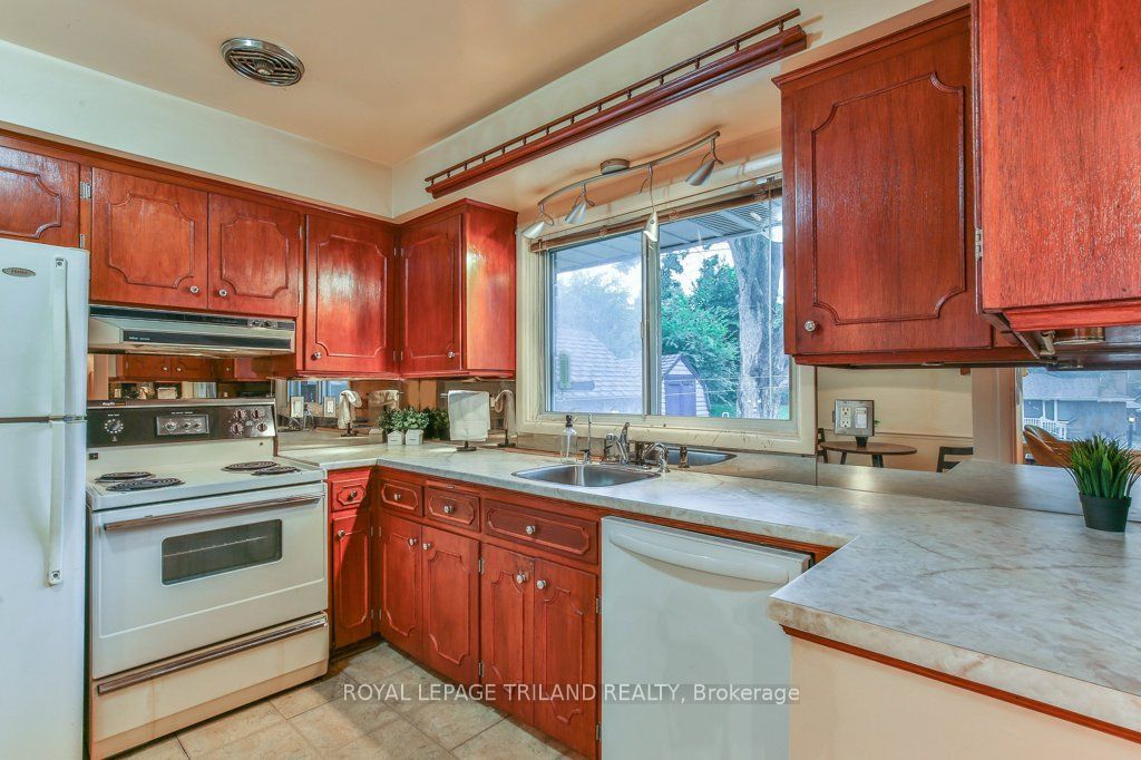 242 Burlington Street Property Photo 19