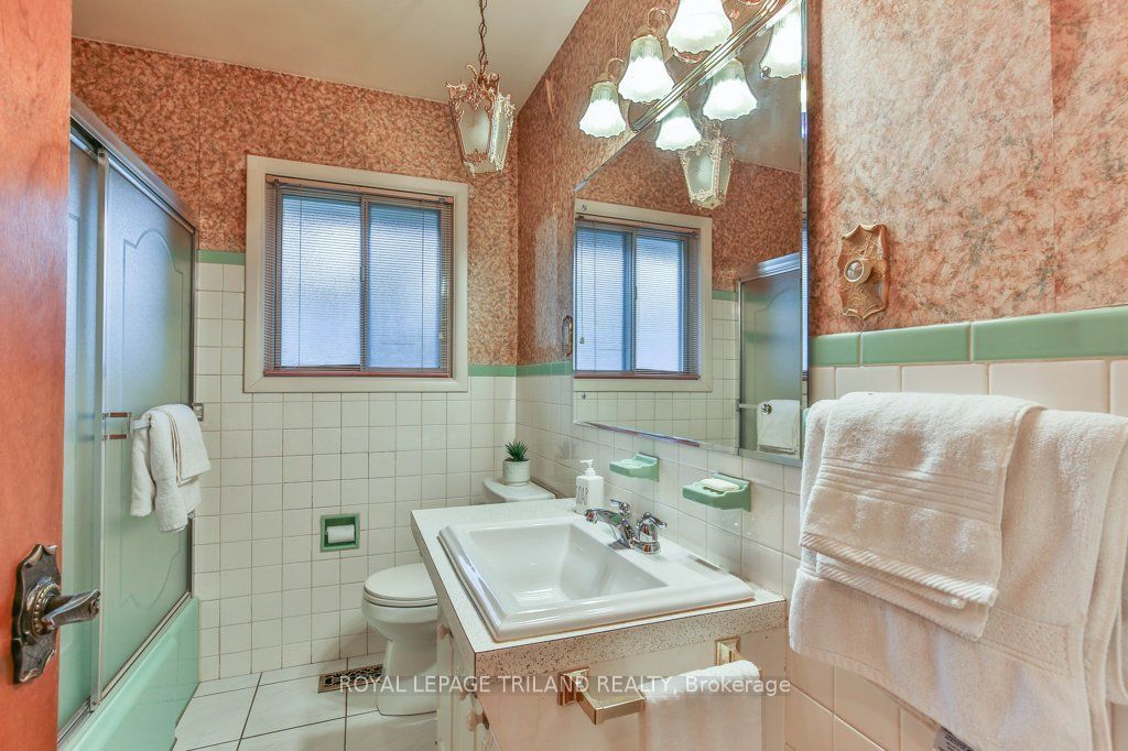 242 Burlington Street Property Photo 29