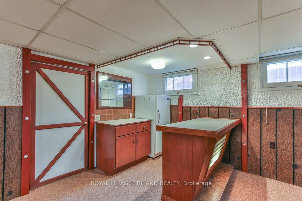 242 Burlington Street Property Photo 35
