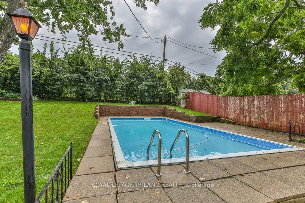 242 Burlington Street Property Photo 41