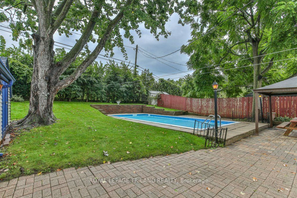 242 Burlington Street Property Photo 42